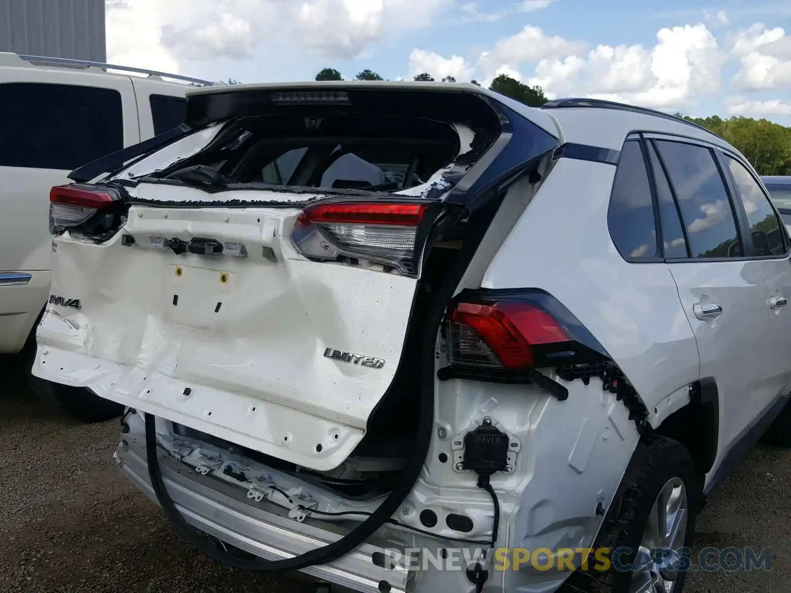 9 Photograph of a damaged car JTMY1RFV7KD035170 TOYOTA RAV4 2019