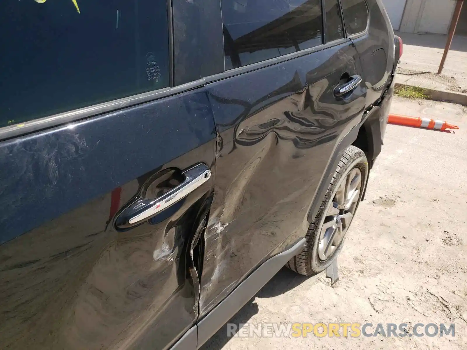 9 Photograph of a damaged car JTMY1RFV8KJ002101 TOYOTA RAV4 2019