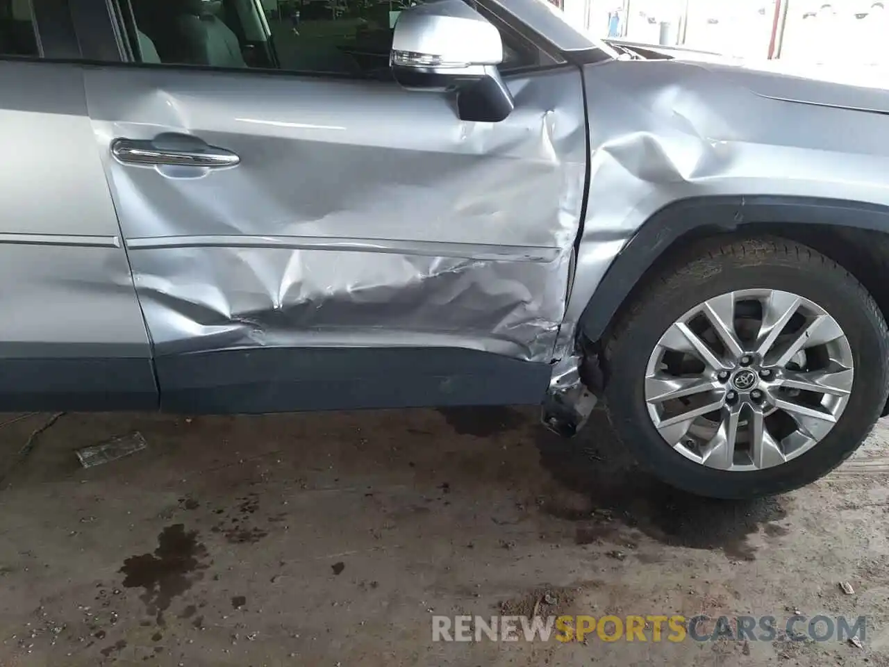 9 Photograph of a damaged car JTMY1RFV9KD515646 TOYOTA RAV4 2019