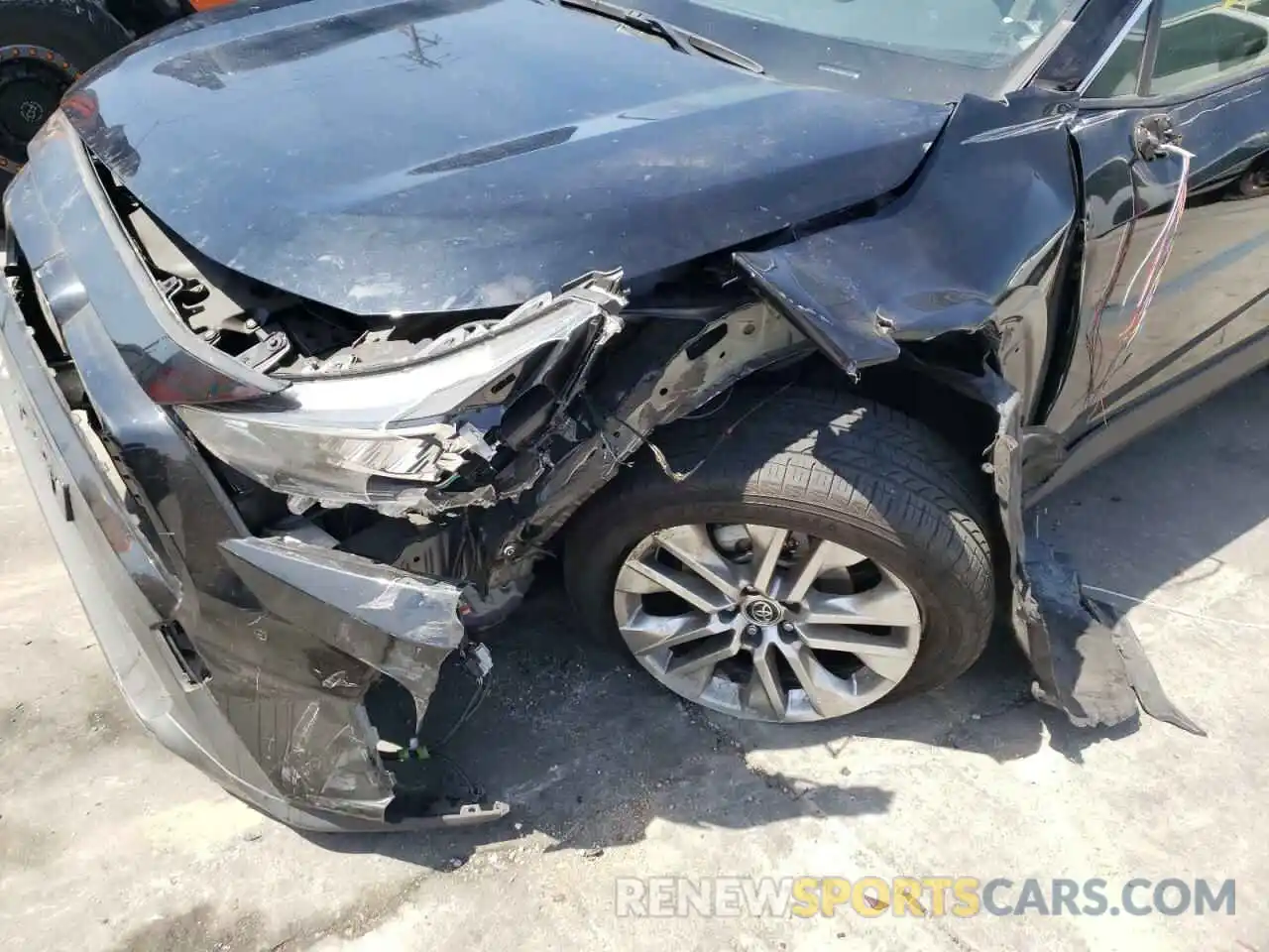 9 Photograph of a damaged car JTMY1RFVXKD031775 TOYOTA RAV4 2019