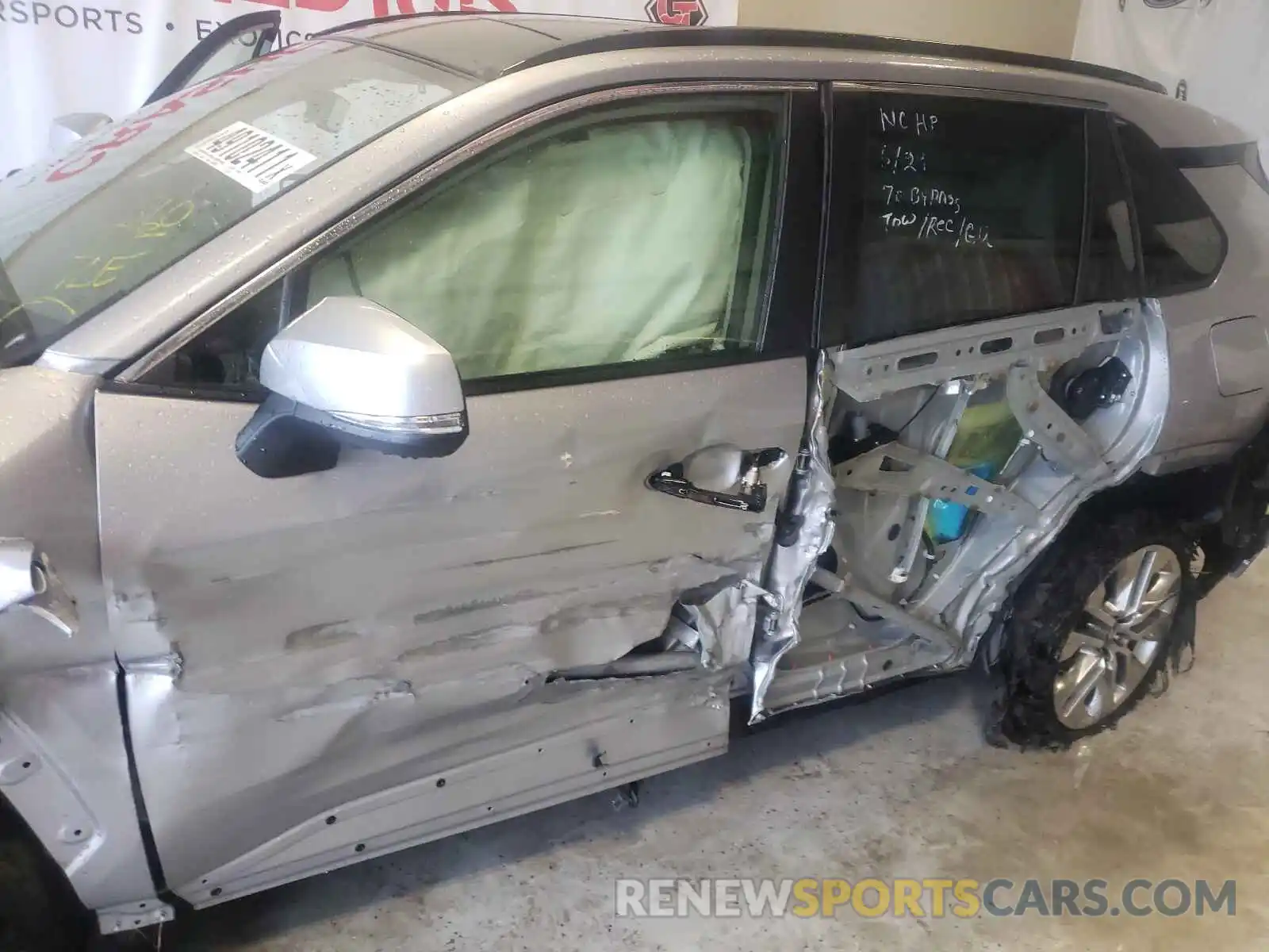 10 Photograph of a damaged car JTMY1RFVXKD503764 TOYOTA RAV4 2019