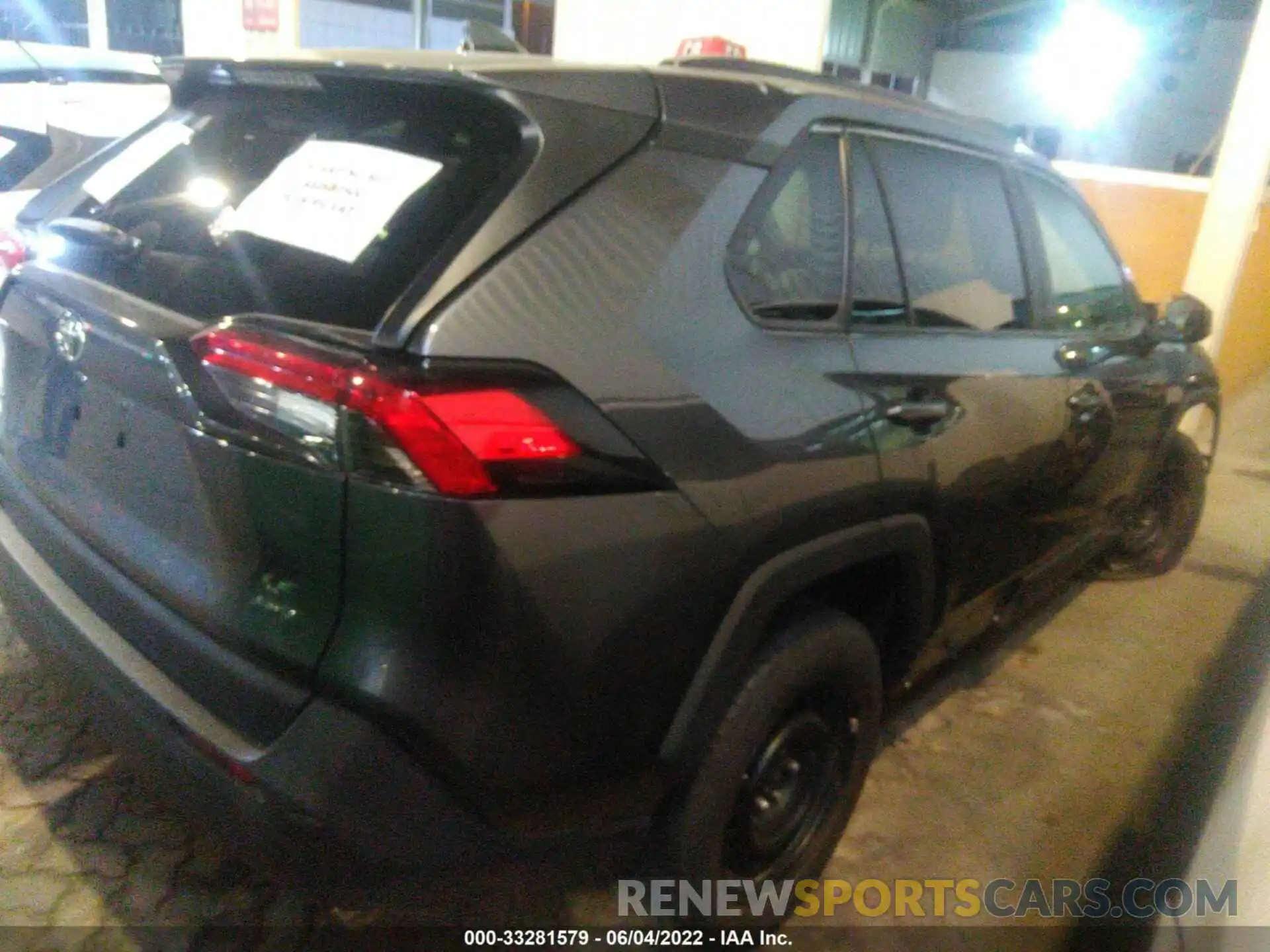 4 Photograph of a damaged car 003F1RFV0LC084045 TOYOTA RAV4 2020