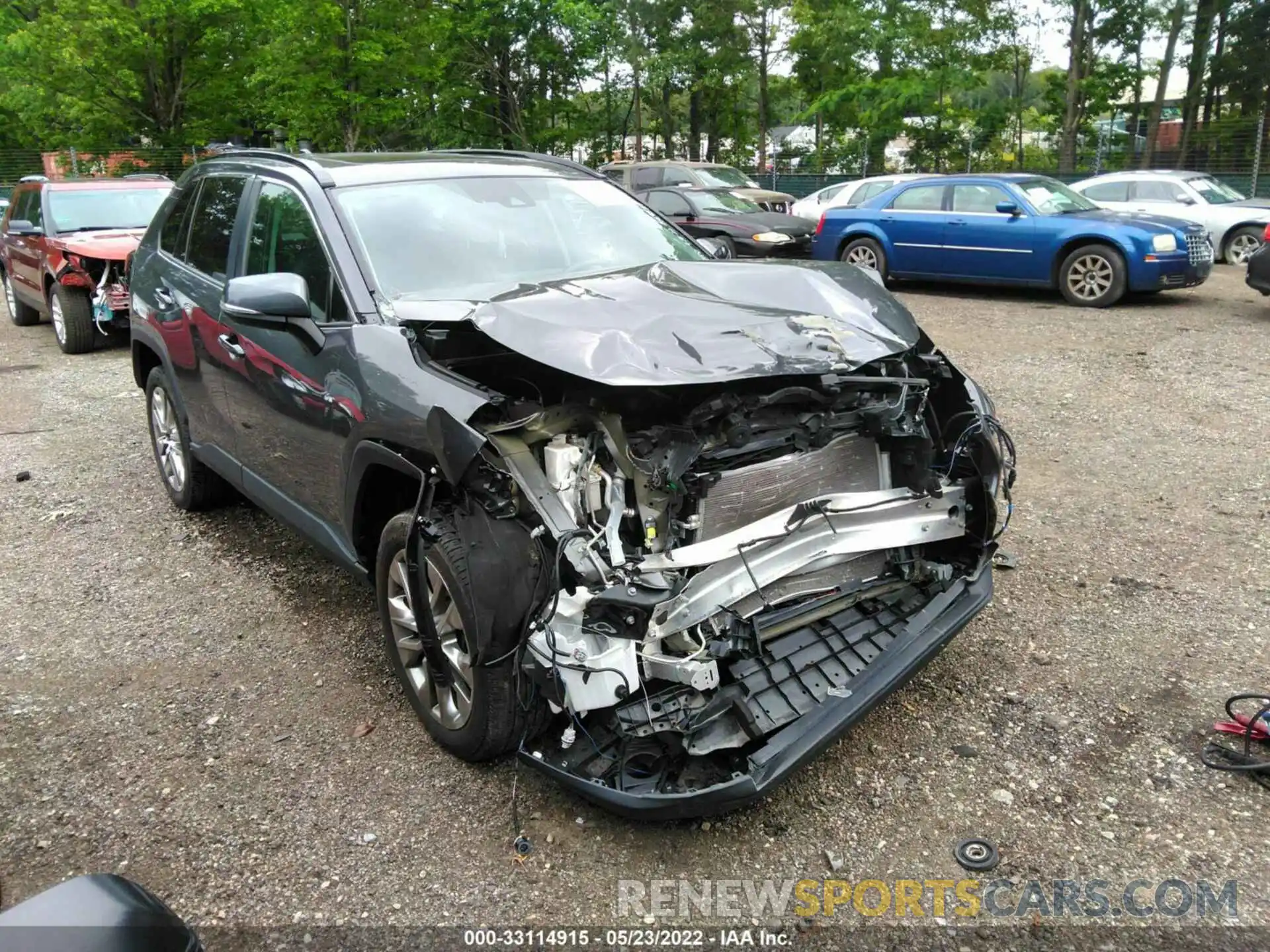 1 Photograph of a damaged car 2T3A1RFV0LW092073 TOYOTA RAV4 2020