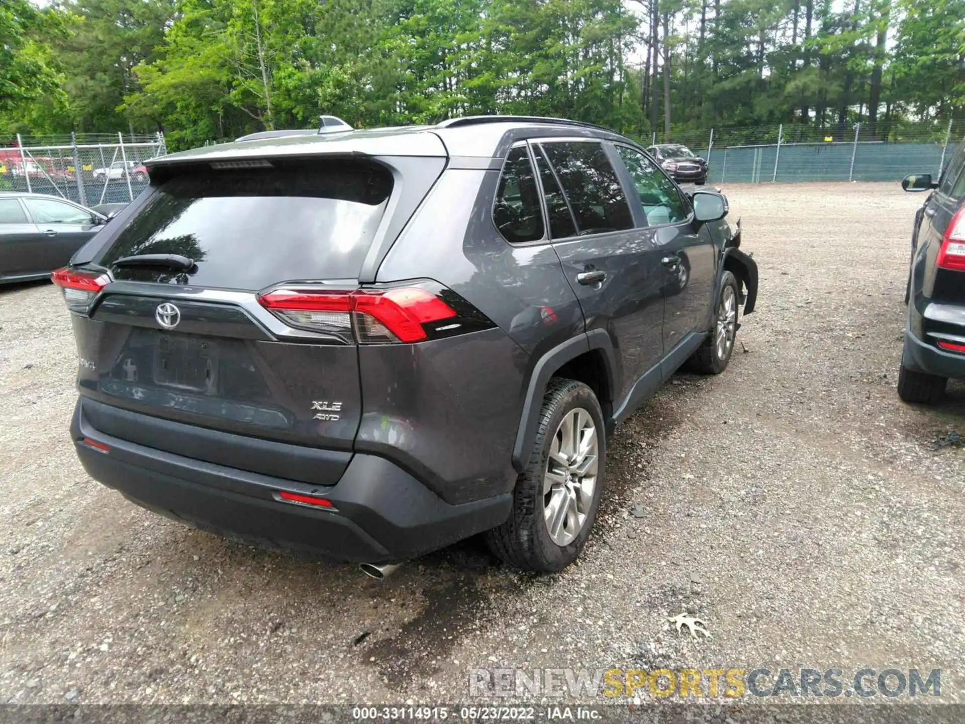 4 Photograph of a damaged car 2T3A1RFV0LW092073 TOYOTA RAV4 2020