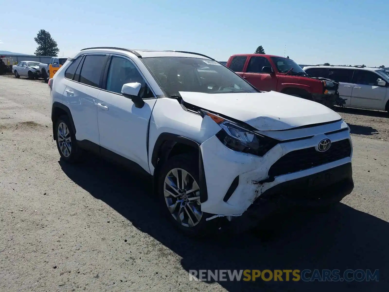 1 Photograph of a damaged car 2T3A1RFV0LW099671 TOYOTA RAV4 2020