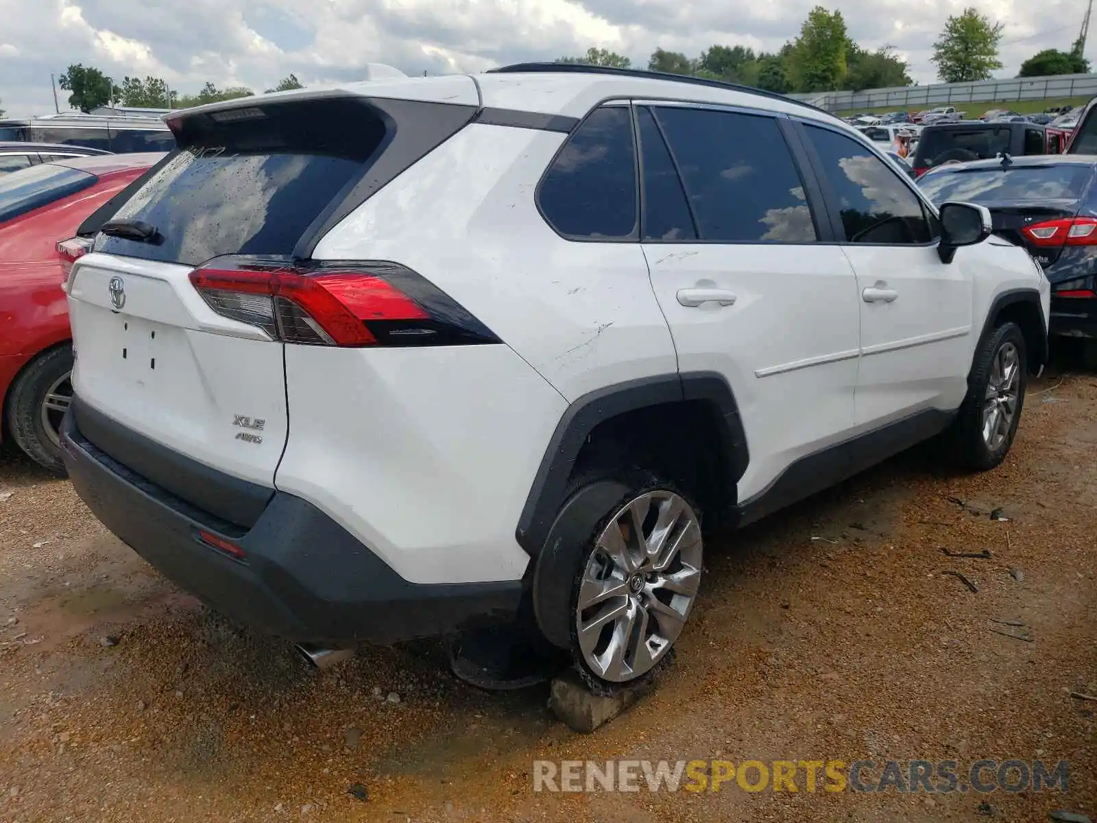 4 Photograph of a damaged car 2T3A1RFV0LW100754 TOYOTA RAV4 2020