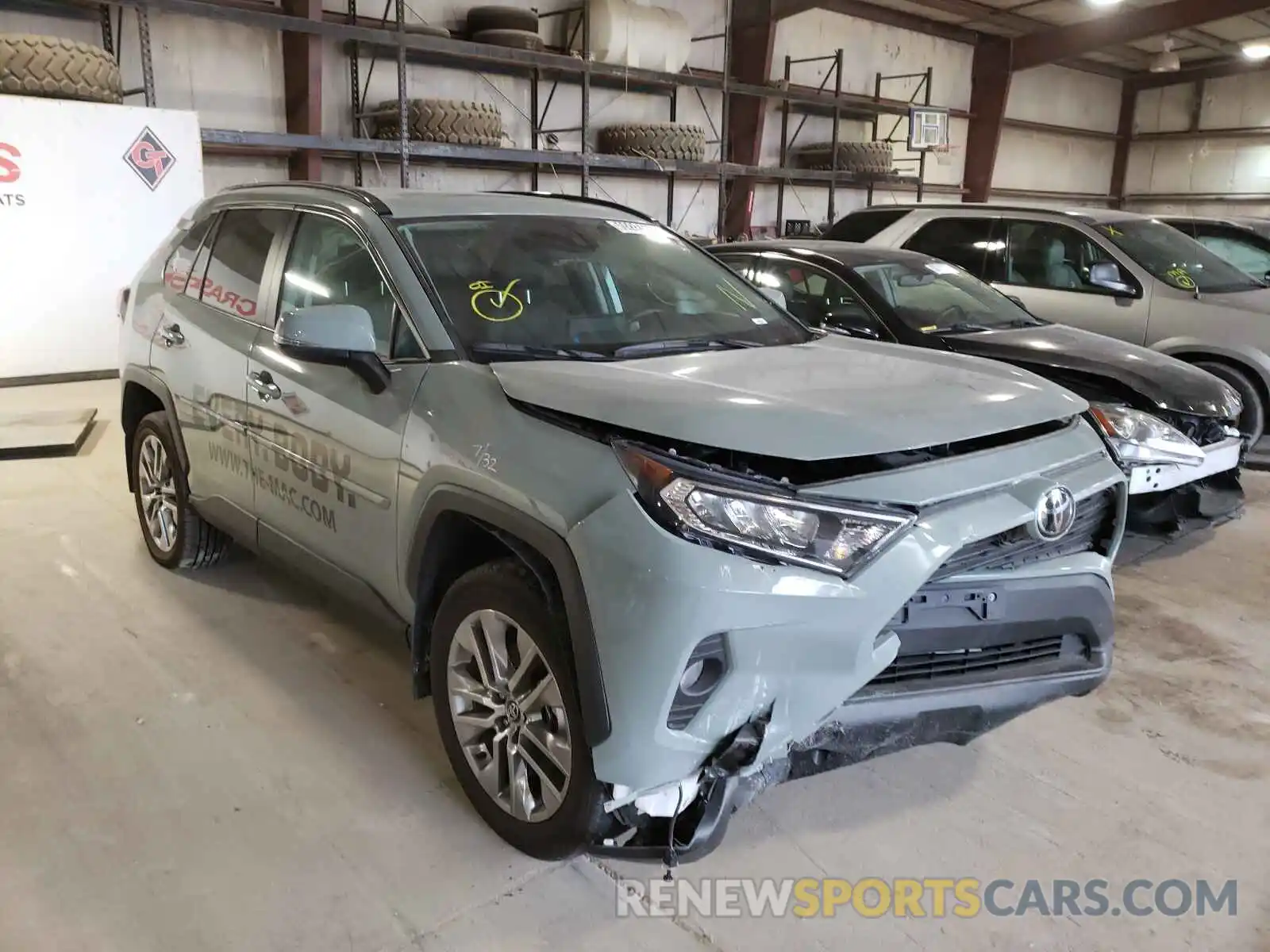 1 Photograph of a damaged car 2T3A1RFV0LW101676 TOYOTA RAV4 2020