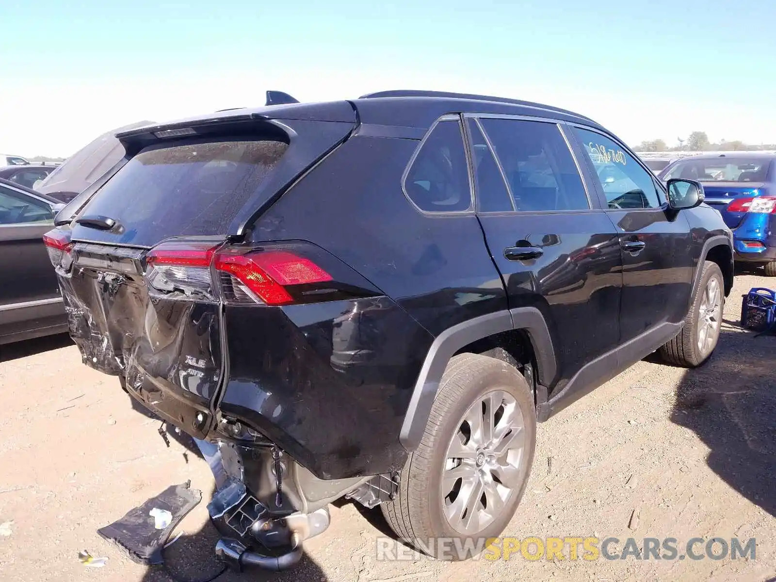 4 Photograph of a damaged car 2T3A1RFV0LW112113 TOYOTA RAV4 2020