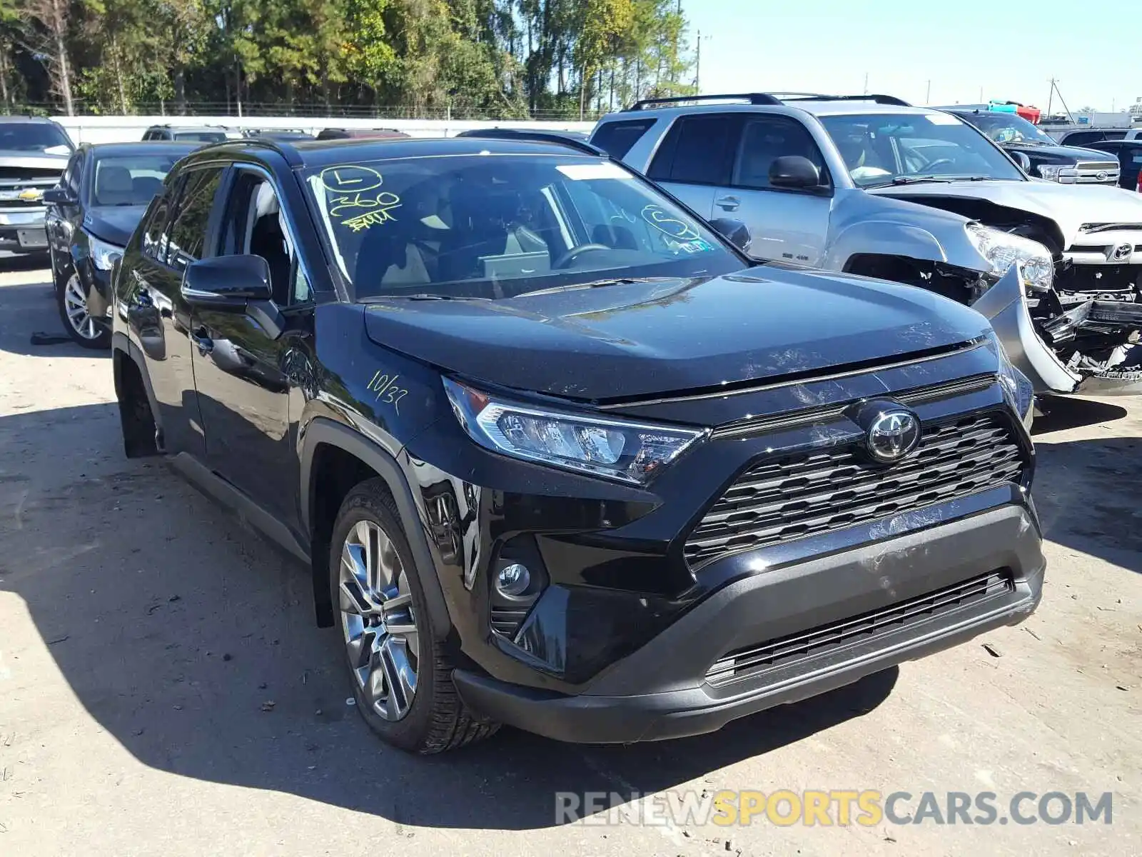 1 Photograph of a damaged car 2T3A1RFV0LW133107 TOYOTA RAV4 2020