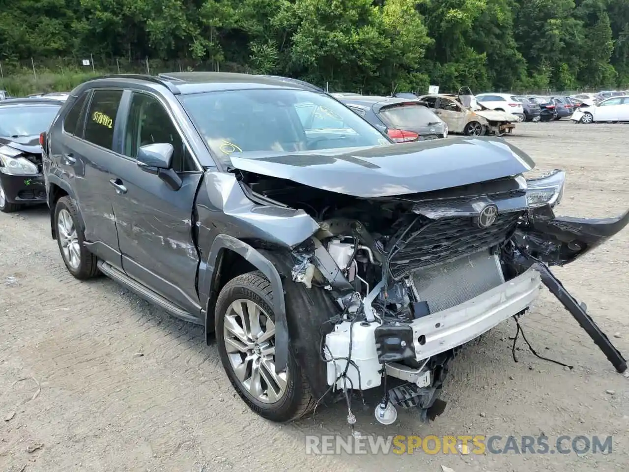 1 Photograph of a damaged car 2T3A1RFV0LW139523 TOYOTA RAV4 2020