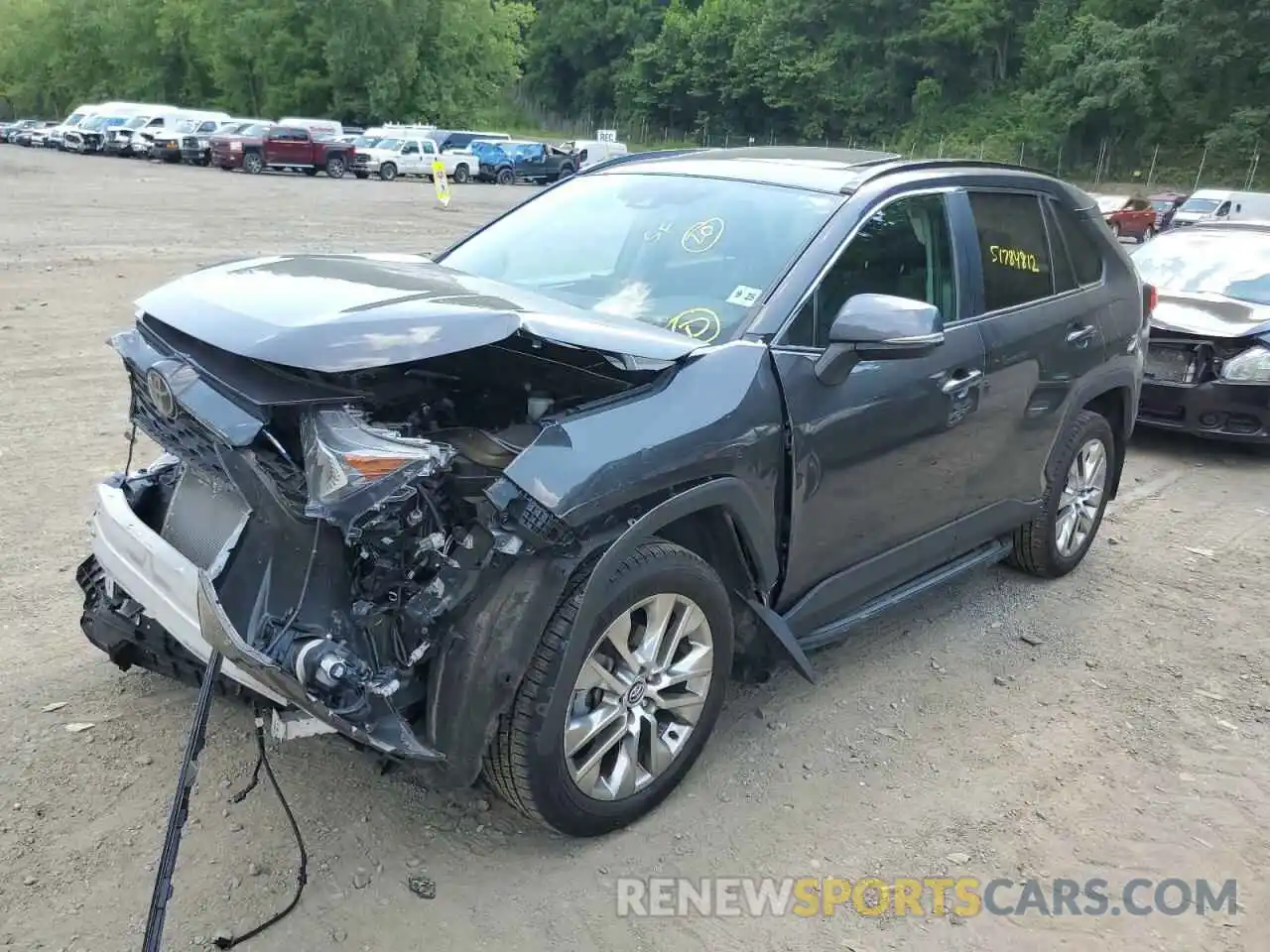 2 Photograph of a damaged car 2T3A1RFV0LW139523 TOYOTA RAV4 2020