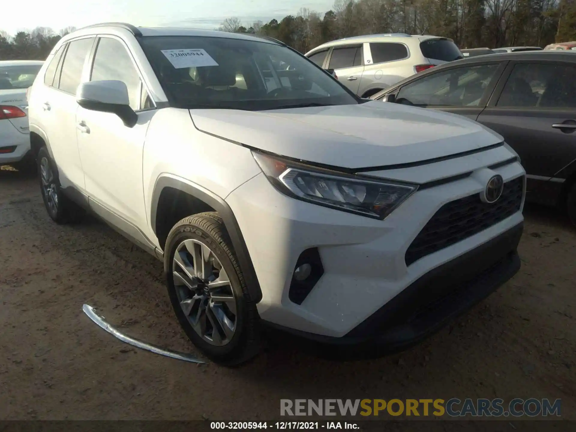 1 Photograph of a damaged car 2T3A1RFV1LC074263 TOYOTA RAV4 2020