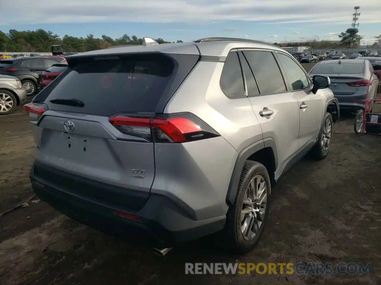 4 Photograph of a damaged car 2T3A1RFV1LC074957 TOYOTA RAV4 2020