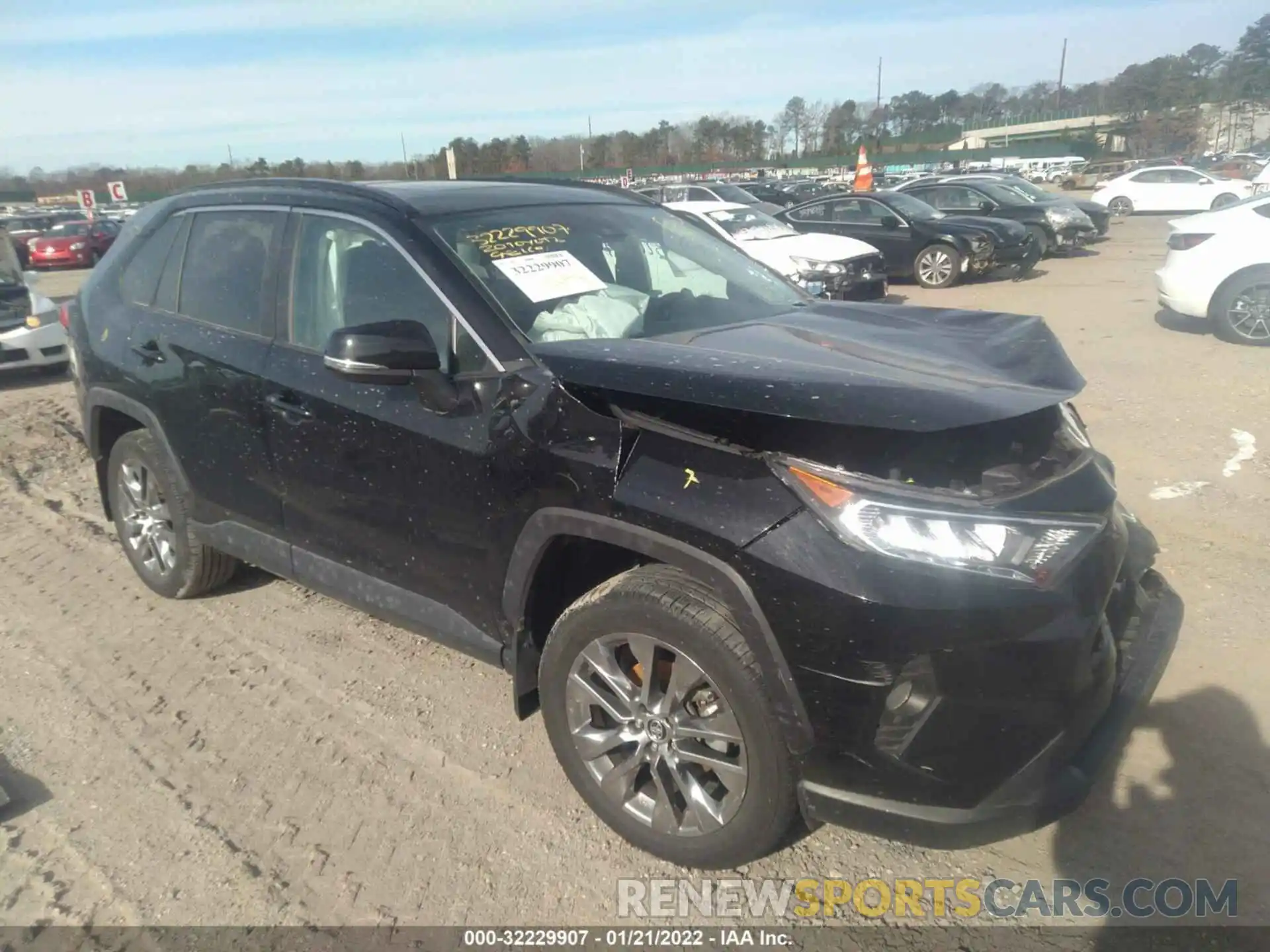 1 Photograph of a damaged car 2T3A1RFV1LC077034 TOYOTA RAV4 2020