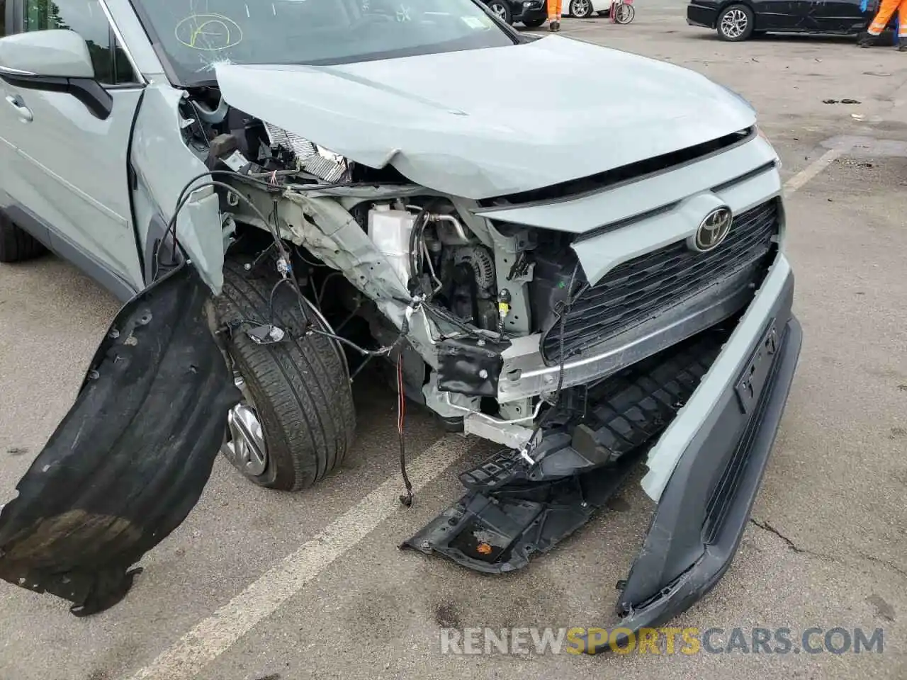 9 Photograph of a damaged car 2T3A1RFV1LW099176 TOYOTA RAV4 2020