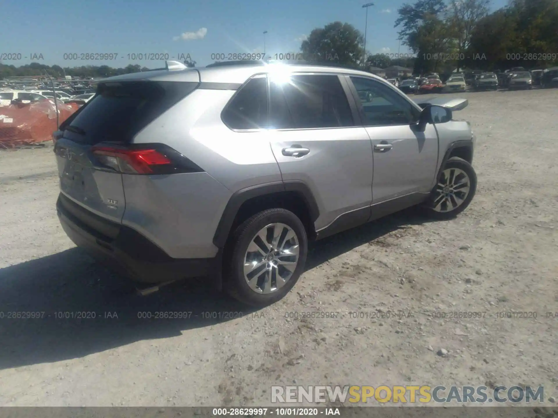 4 Photograph of a damaged car 2T3A1RFV1LW111102 TOYOTA RAV4 2020