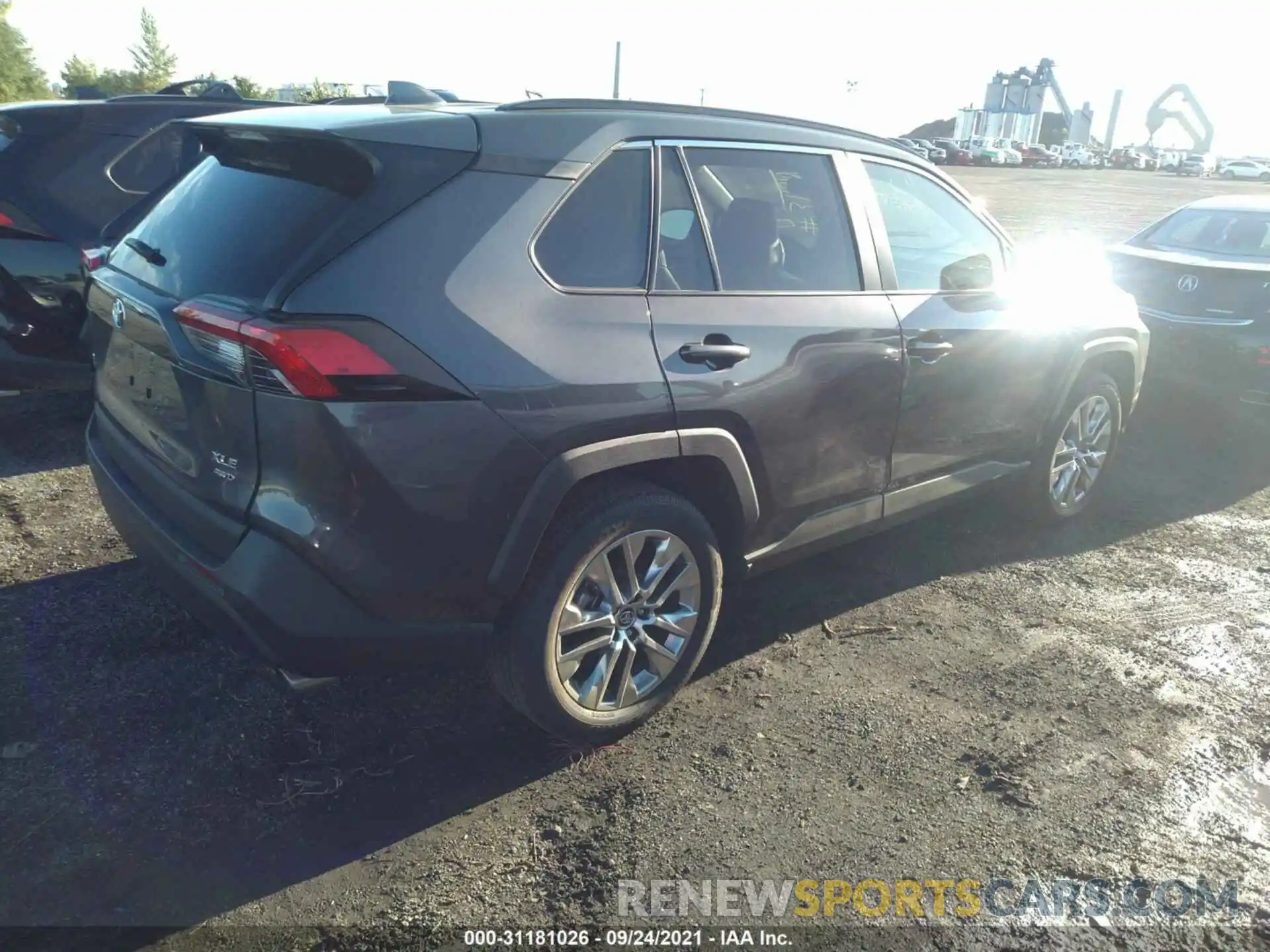 4 Photograph of a damaged car 2T3A1RFV1LW116591 TOYOTA RAV4 2020