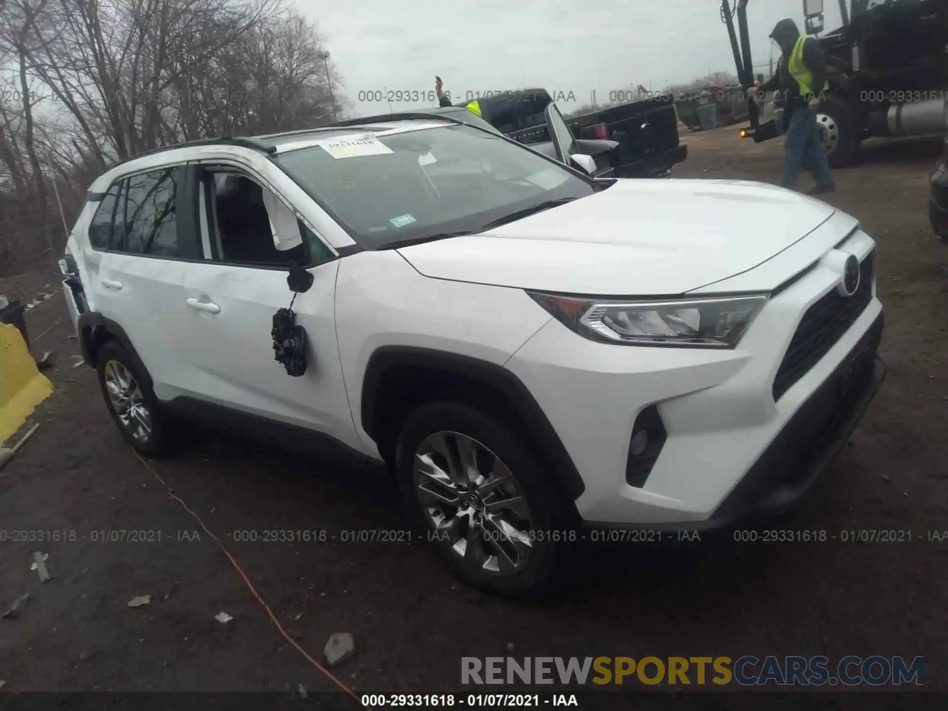 1 Photograph of a damaged car 2T3A1RFV1LW139322 TOYOTA RAV4 2020