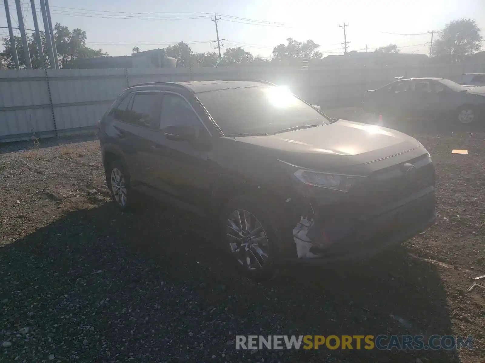 1 Photograph of a damaged car 2T3A1RFV2LC061053 TOYOTA RAV4 2020