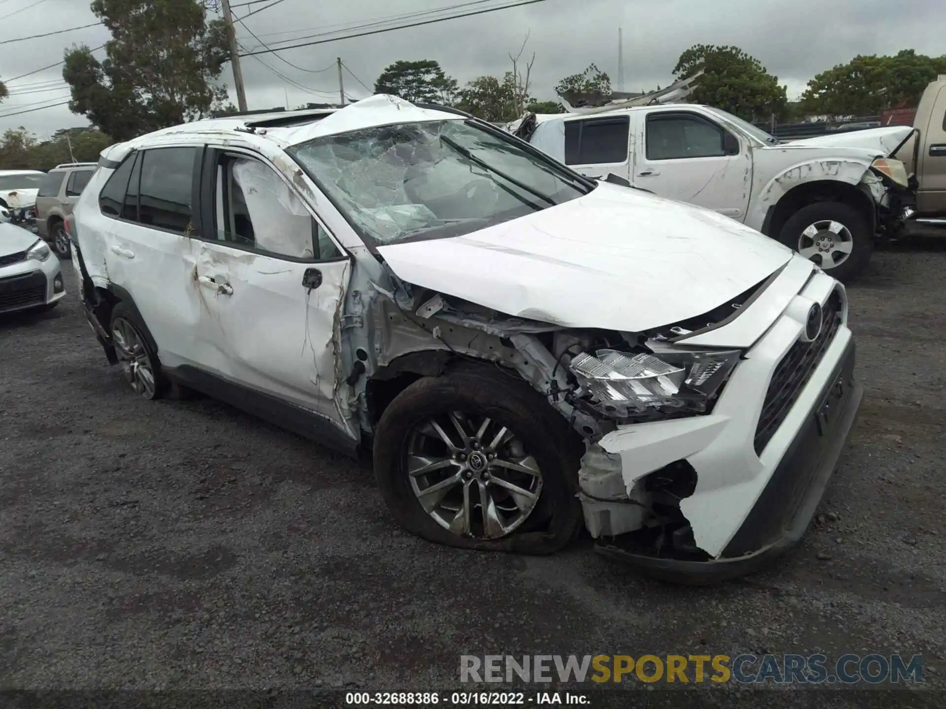 1 Photograph of a damaged car 2T3A1RFV2LC062834 TOYOTA RAV4 2020