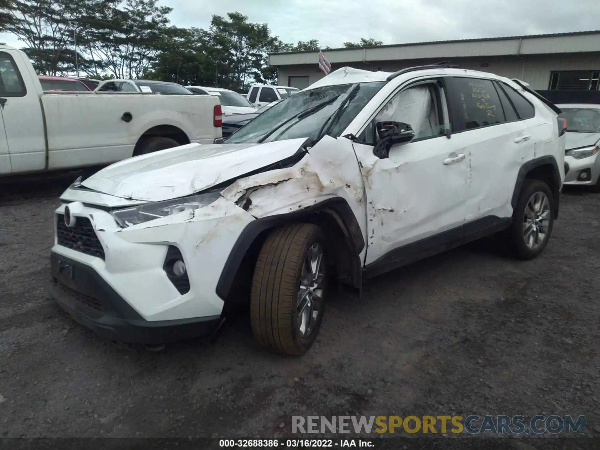 2 Photograph of a damaged car 2T3A1RFV2LC062834 TOYOTA RAV4 2020