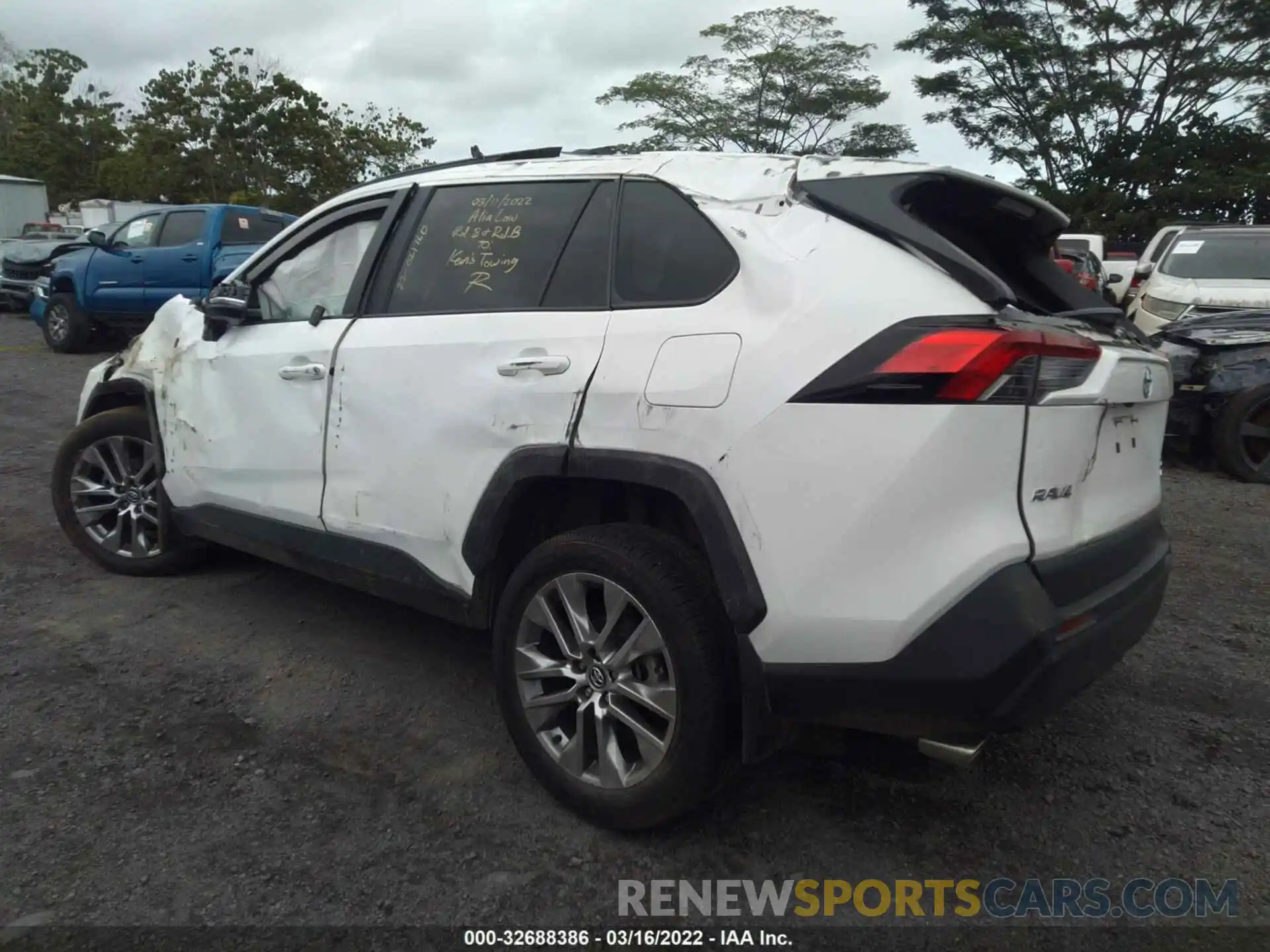 3 Photograph of a damaged car 2T3A1RFV2LC062834 TOYOTA RAV4 2020