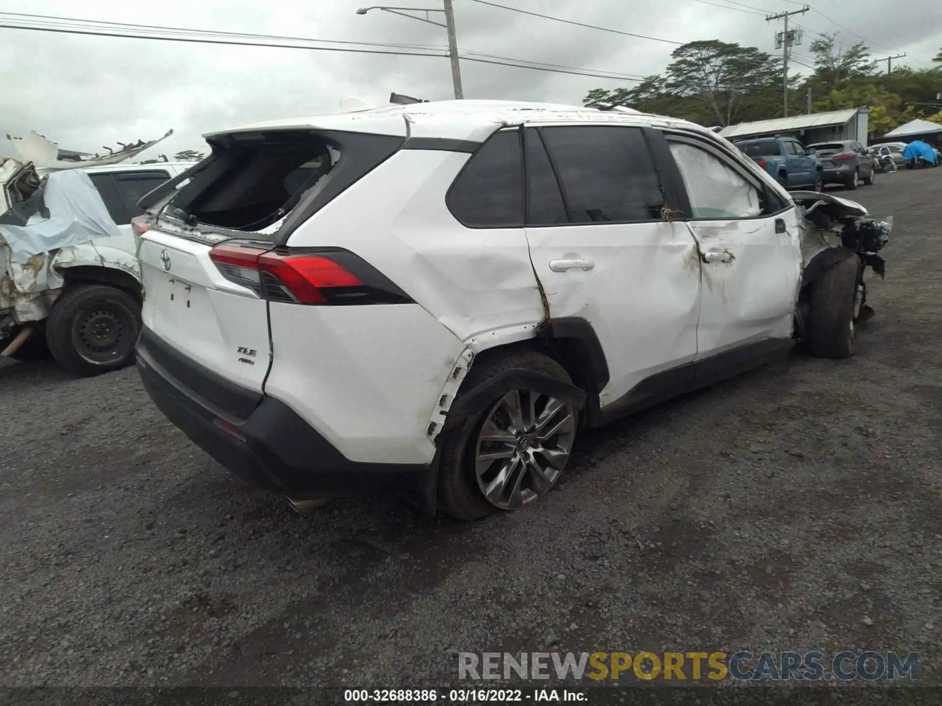 4 Photograph of a damaged car 2T3A1RFV2LC062834 TOYOTA RAV4 2020