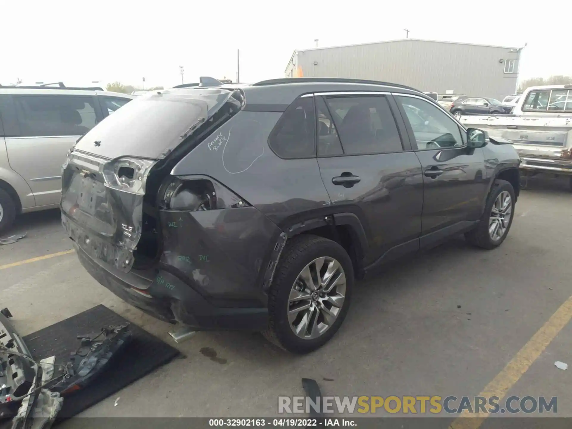 4 Фотография поврежденного автомобиля 2T3A1RFV2LC076555 TOYOTA RAV4 2020