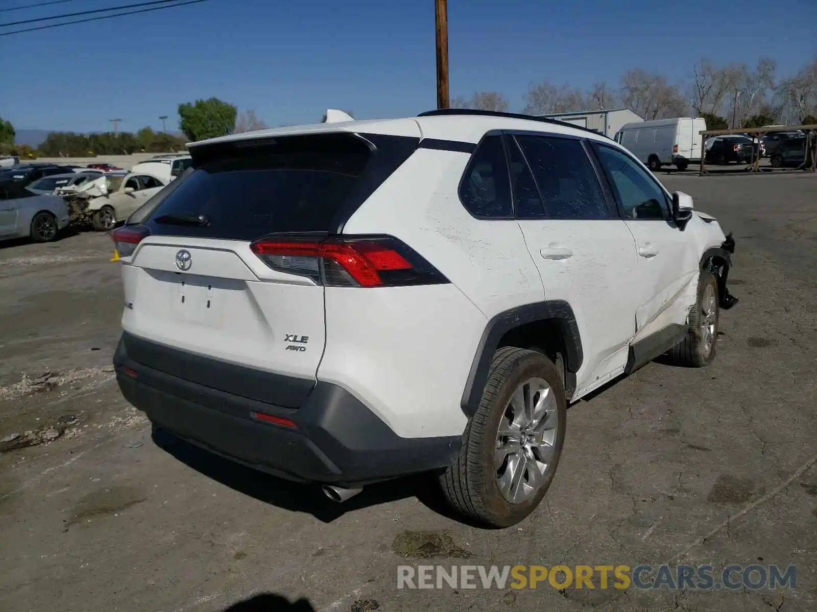 4 Photograph of a damaged car 2T3A1RFV2LC123034 TOYOTA RAV4 2020