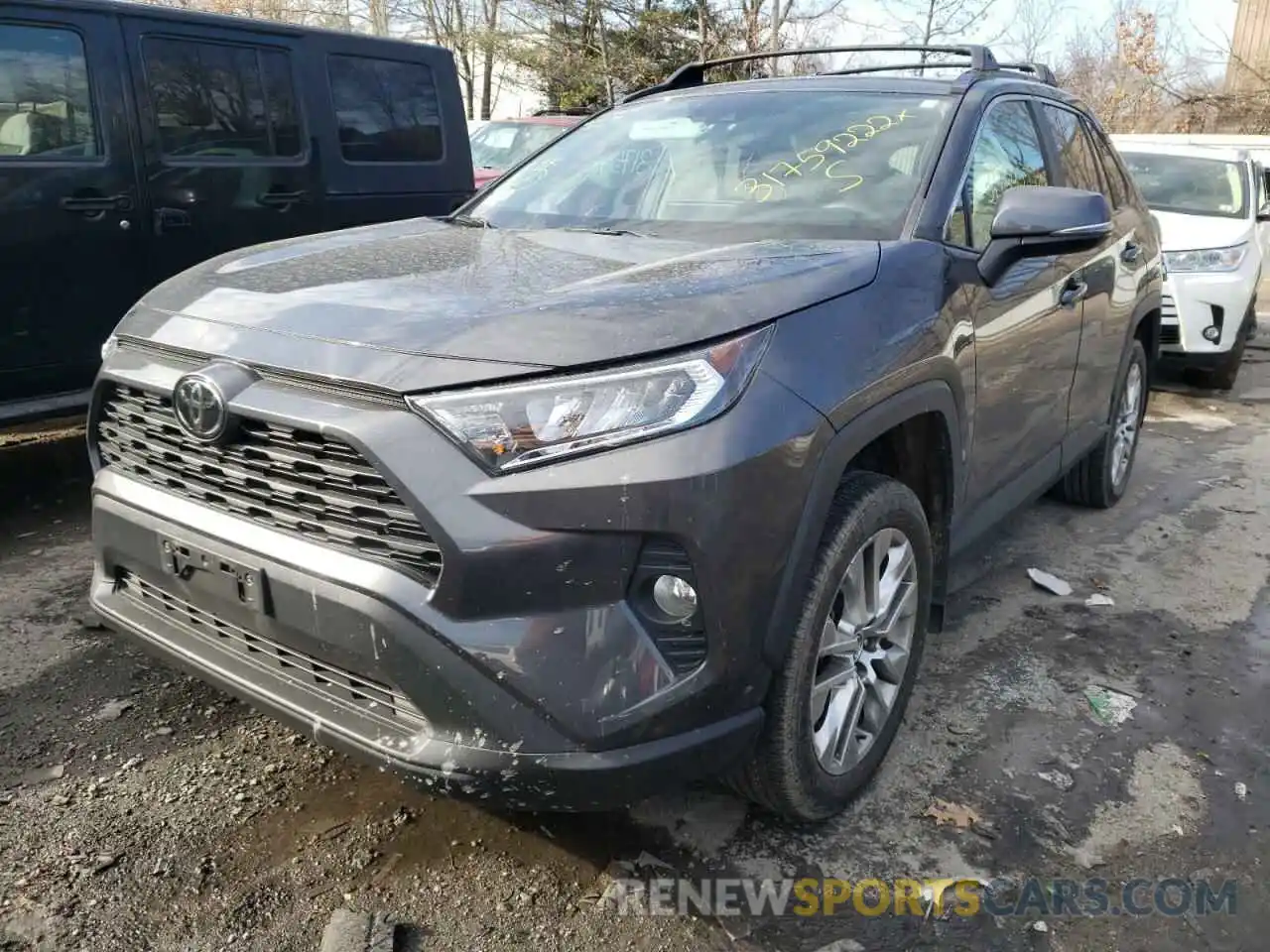 2 Photograph of a damaged car 2T3A1RFV2LW084427 TOYOTA RAV4 2020