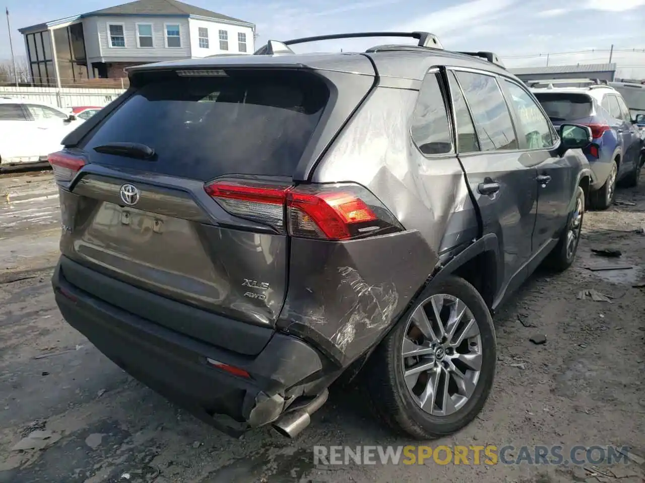 4 Photograph of a damaged car 2T3A1RFV2LW084427 TOYOTA RAV4 2020