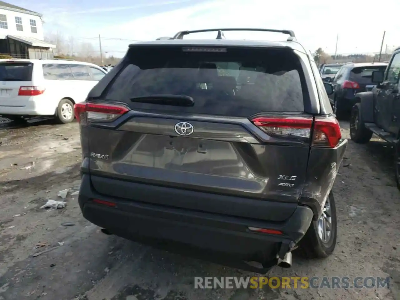 9 Photograph of a damaged car 2T3A1RFV2LW084427 TOYOTA RAV4 2020