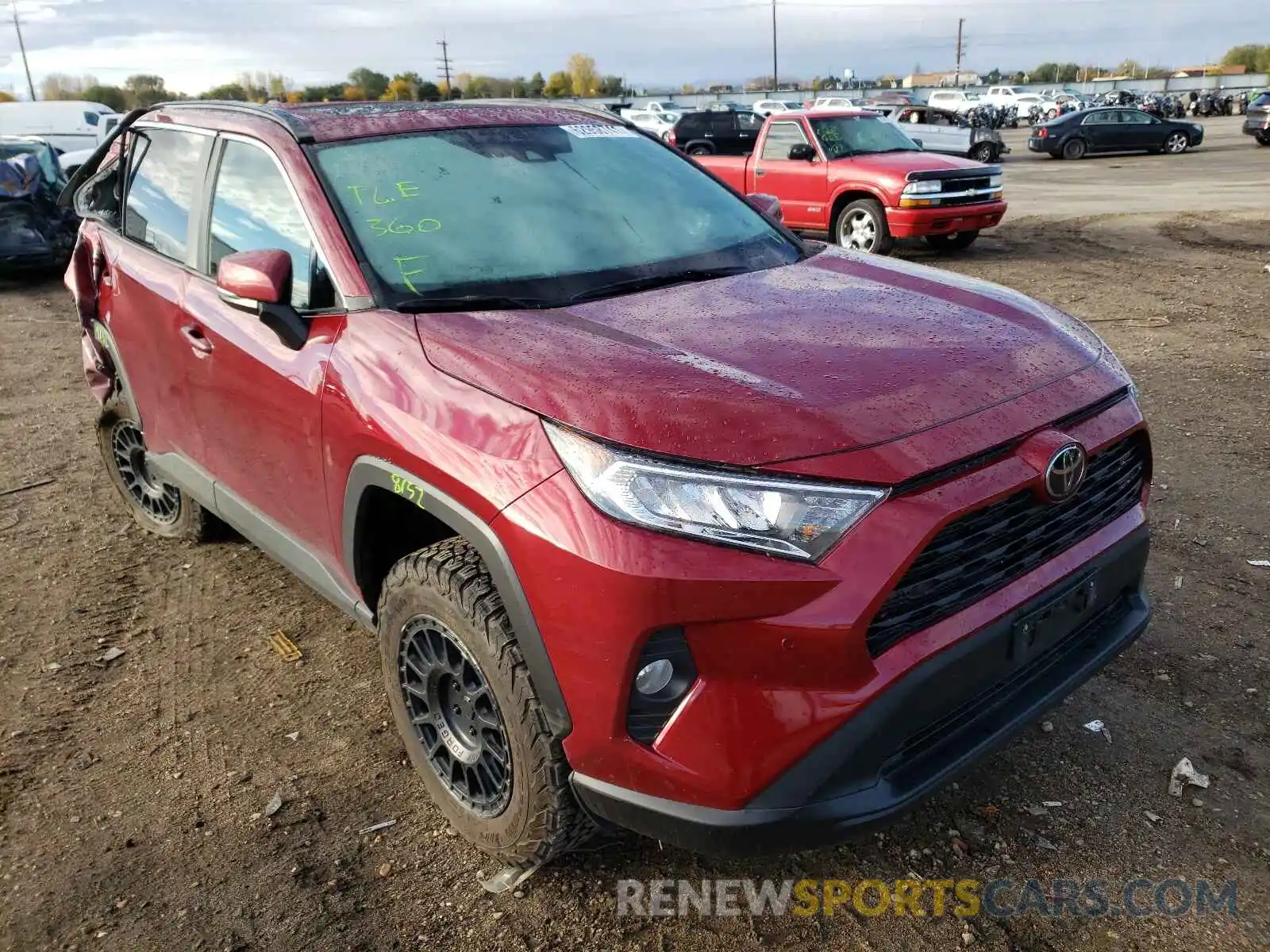 1 Photograph of a damaged car 2T3A1RFV2LW106510 TOYOTA RAV4 2020