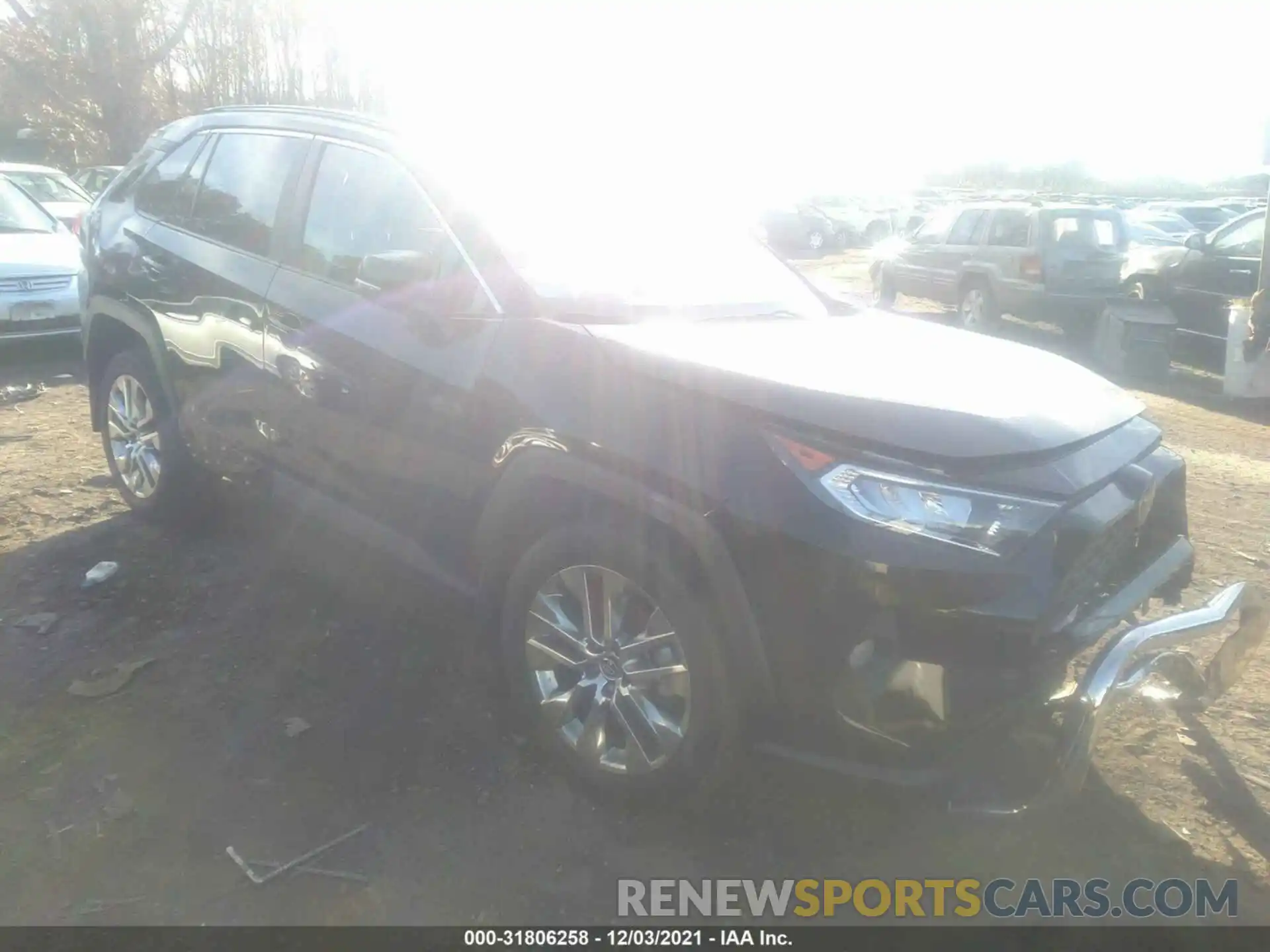 1 Photograph of a damaged car 2T3A1RFV2LW111948 TOYOTA RAV4 2020