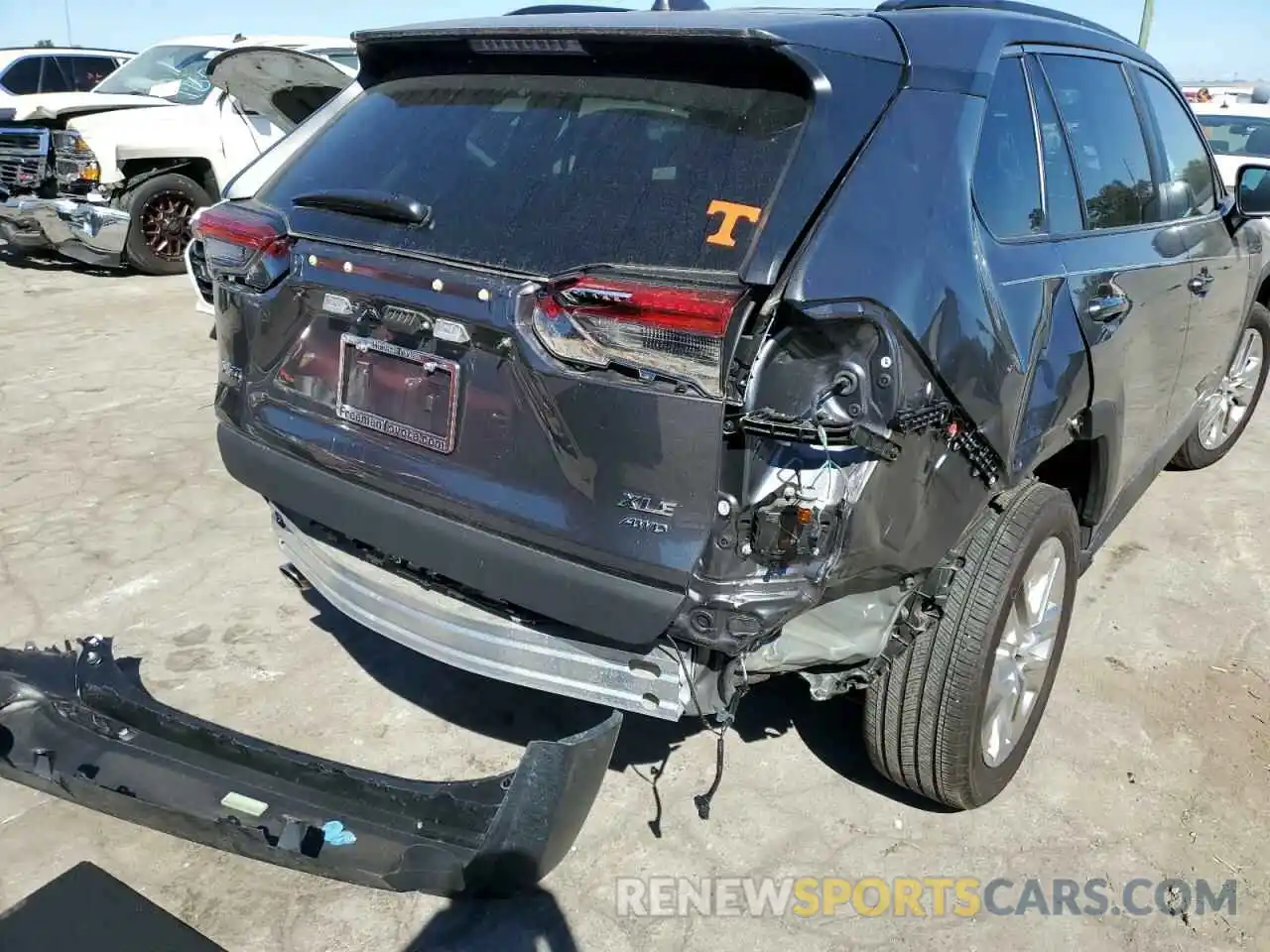 9 Photograph of a damaged car 2T3A1RFV2LW124120 TOYOTA RAV4 2020