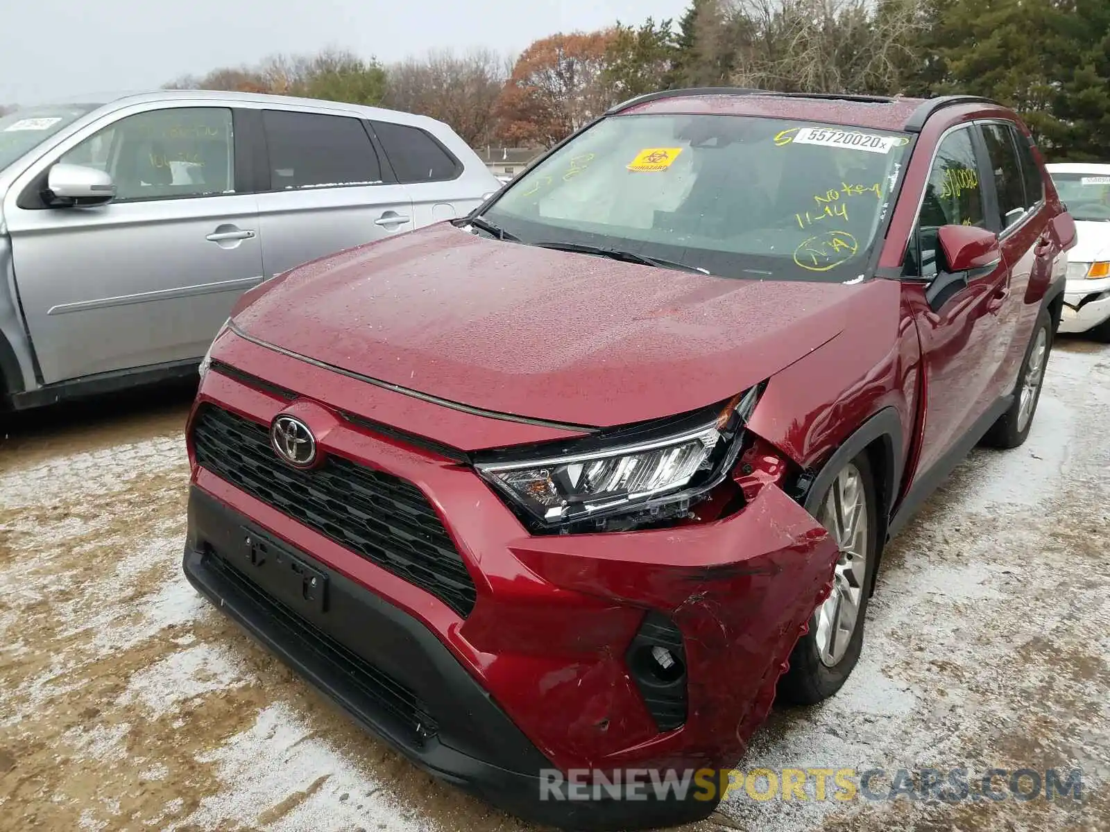 2 Photograph of a damaged car 2T3A1RFV2LW133237 TOYOTA RAV4 2020