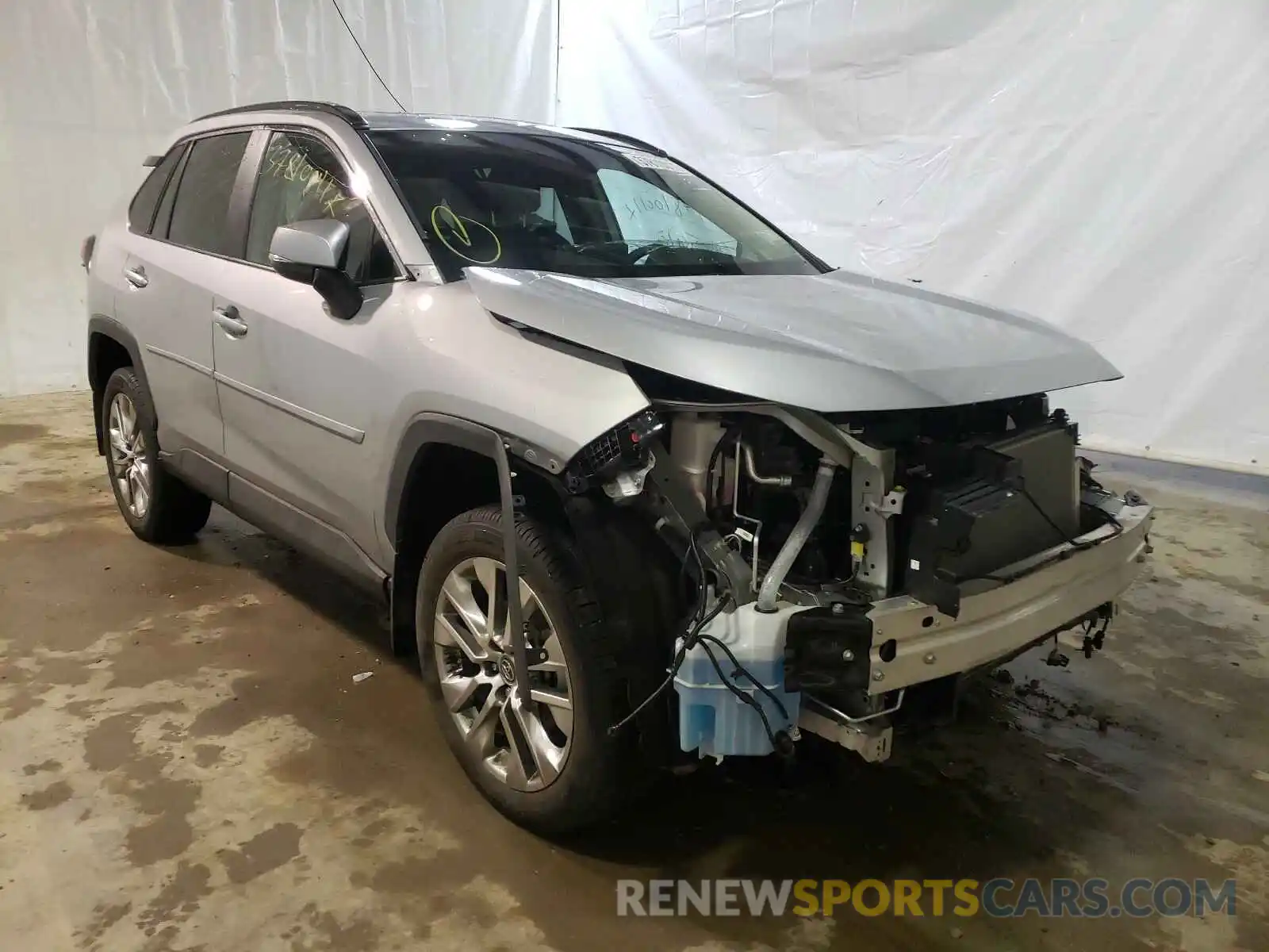 1 Photograph of a damaged car 2T3A1RFV2LW139863 TOYOTA RAV4 2020