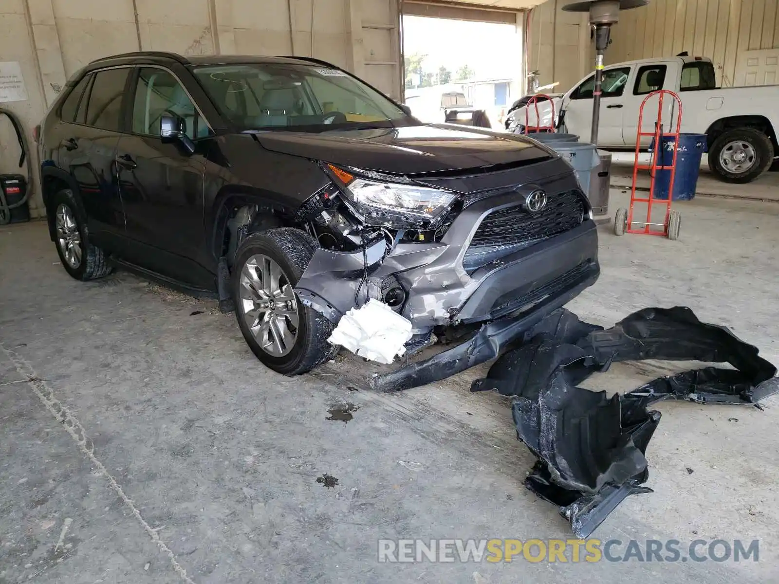 1 Photograph of a damaged car 2T3A1RFV3LC112947 TOYOTA RAV4 2020