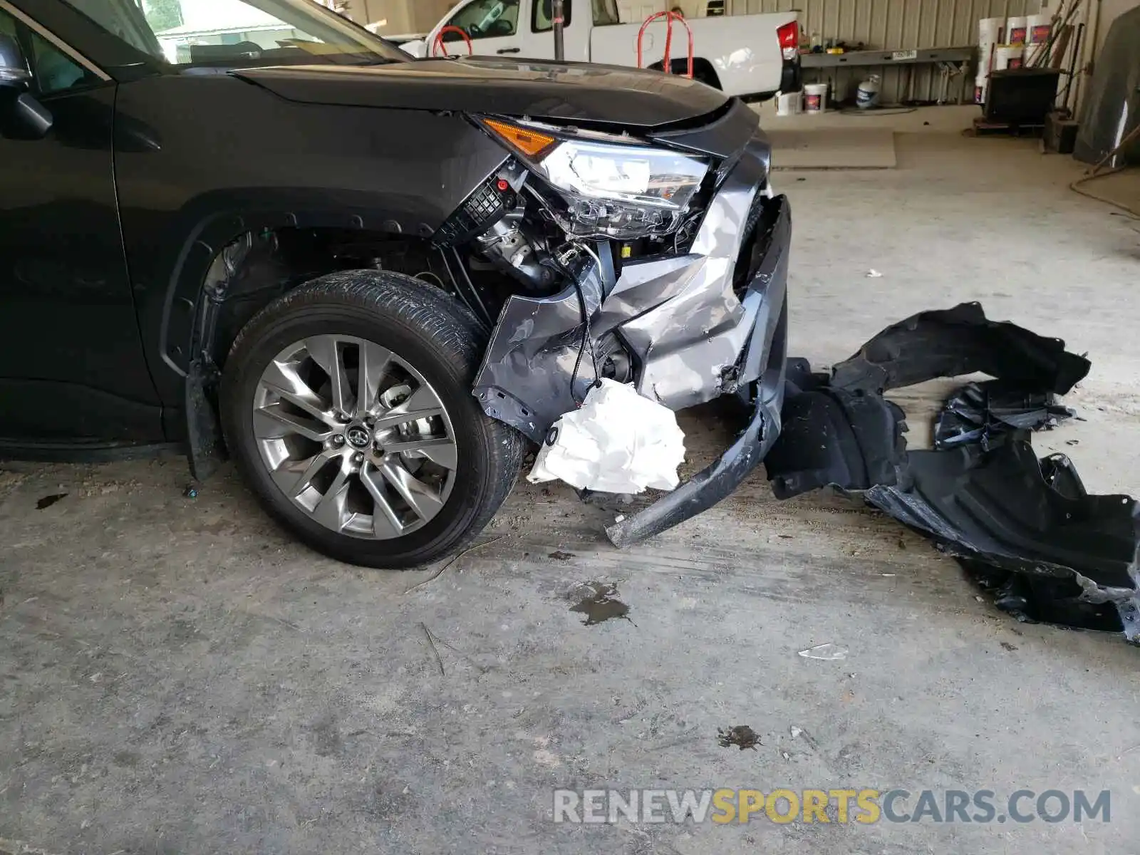 9 Photograph of a damaged car 2T3A1RFV3LC112947 TOYOTA RAV4 2020