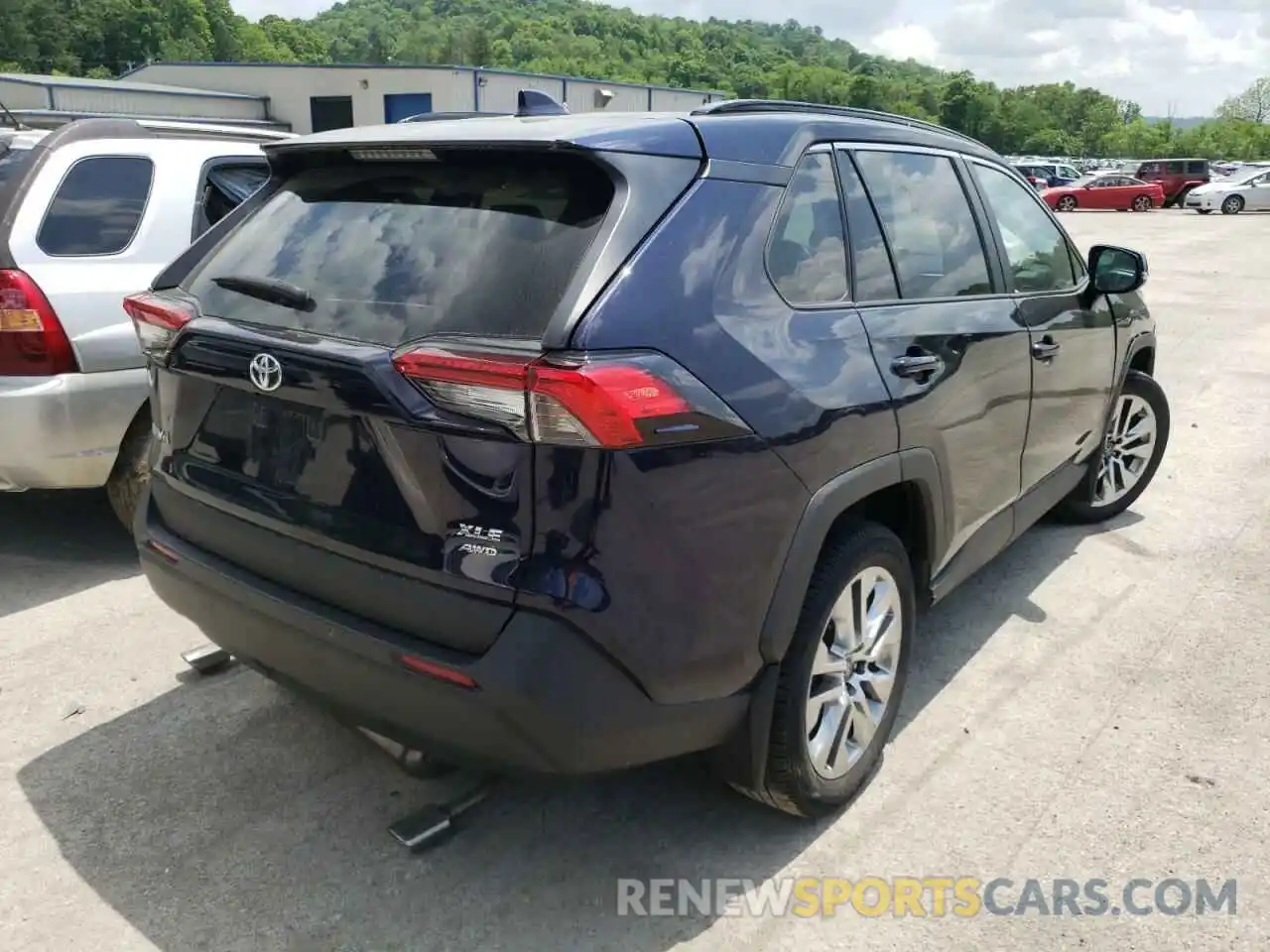 4 Photograph of a damaged car 2T3A1RFV3LC127643 TOYOTA RAV4 2020