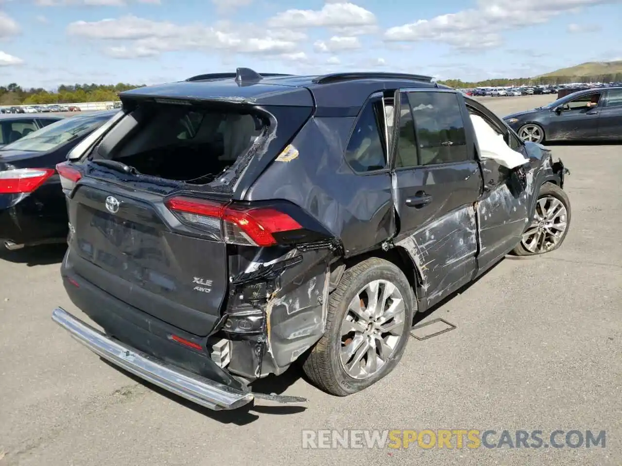 4 Photograph of a damaged car 2T3A1RFV3LW107827 TOYOTA RAV4 2020