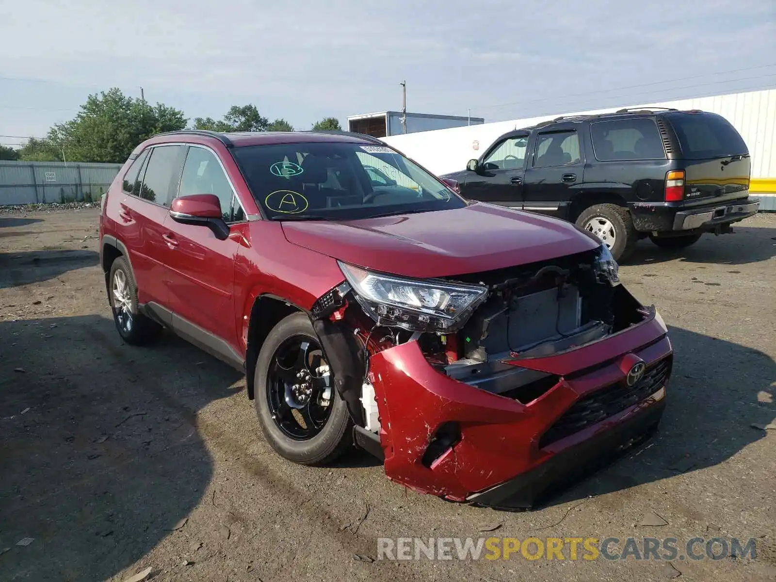 1 Photograph of a damaged car 2T3A1RFV3LW115670 TOYOTA RAV4 2020