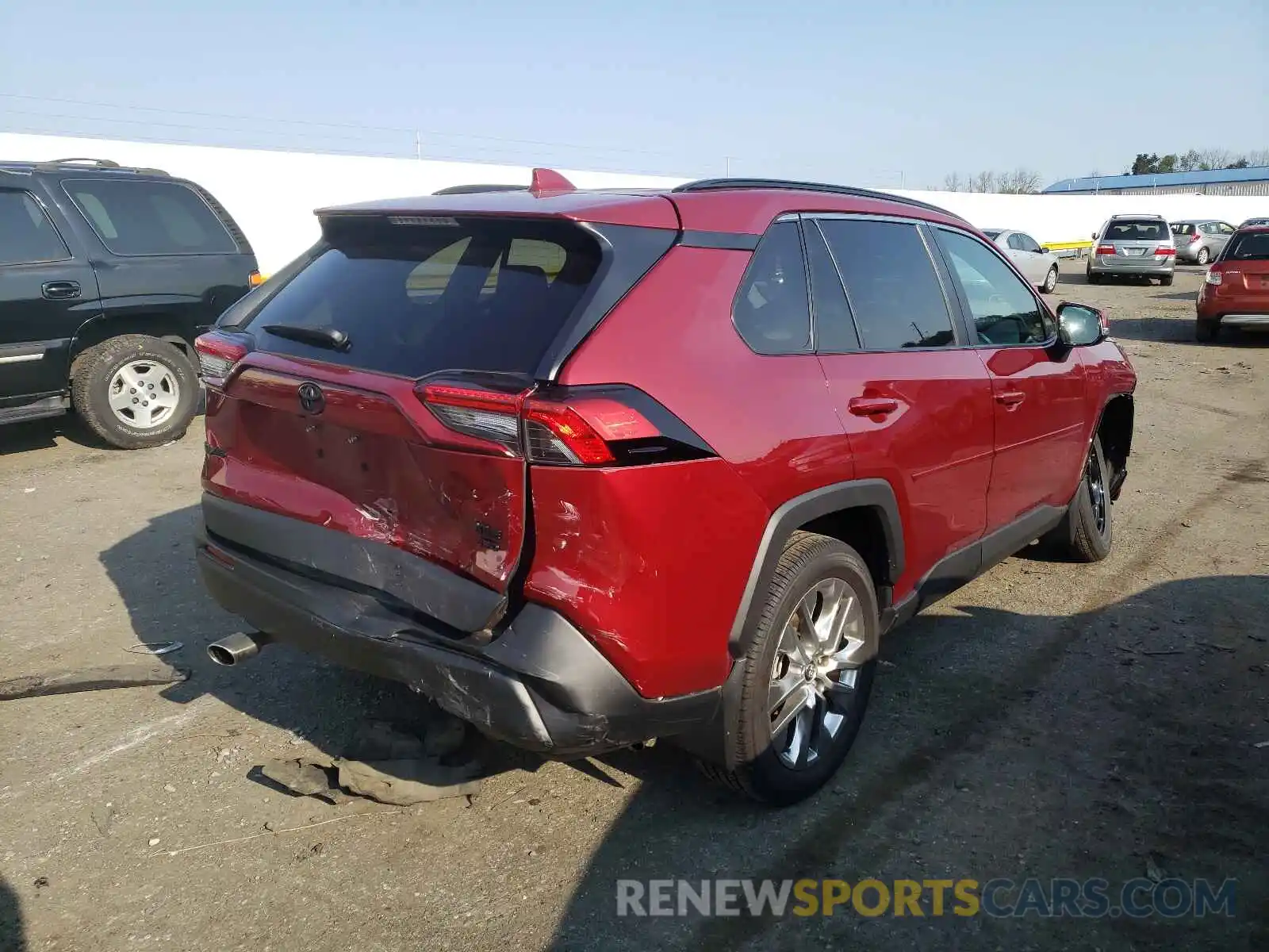 4 Photograph of a damaged car 2T3A1RFV3LW115670 TOYOTA RAV4 2020