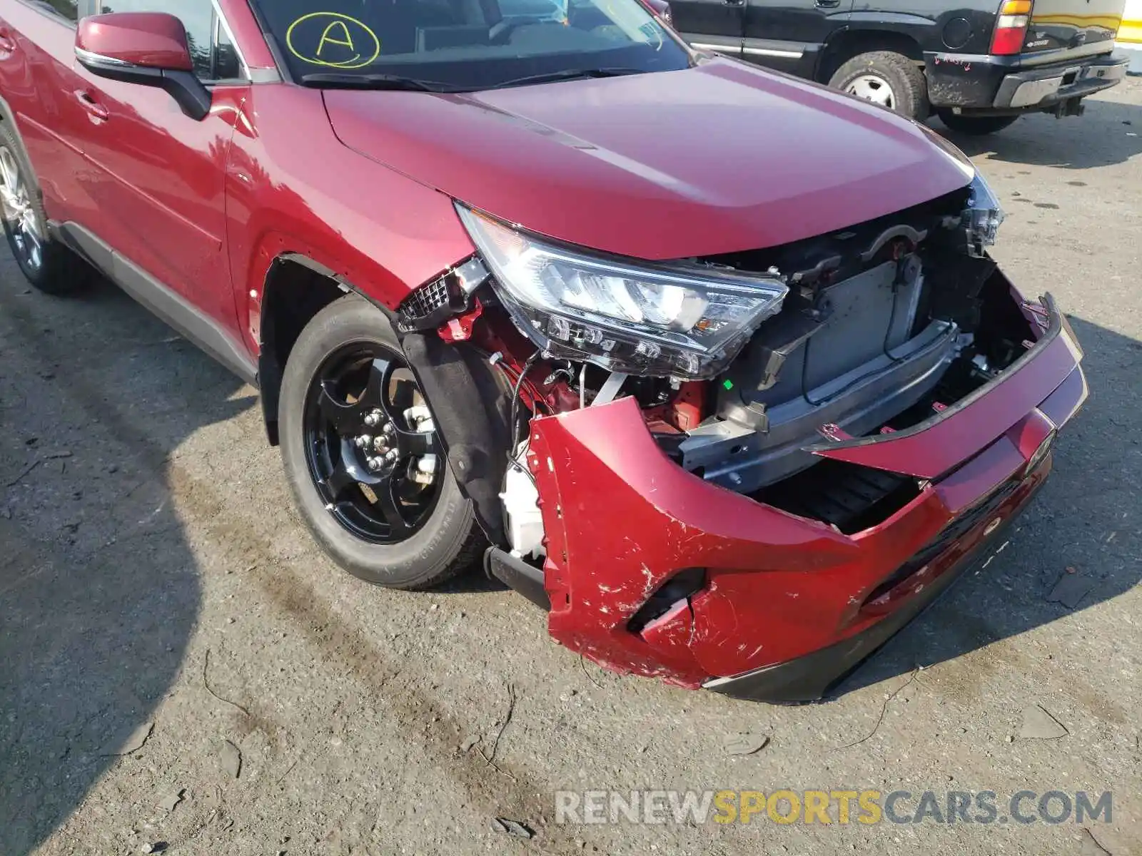 9 Photograph of a damaged car 2T3A1RFV3LW115670 TOYOTA RAV4 2020