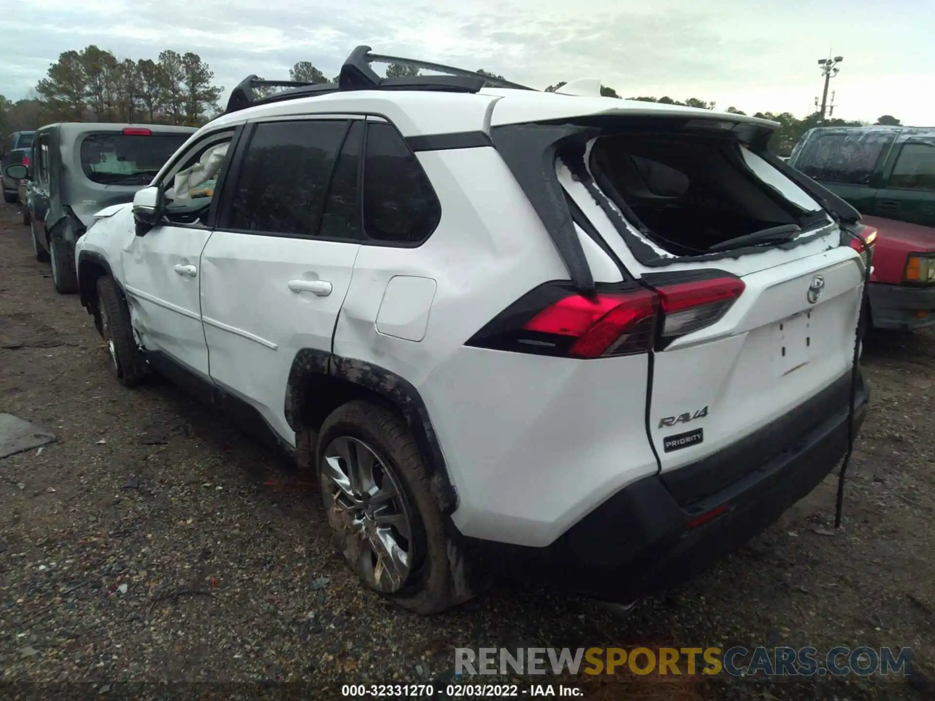 3 Photograph of a damaged car 2T3A1RFV3LW117306 TOYOTA RAV4 2020