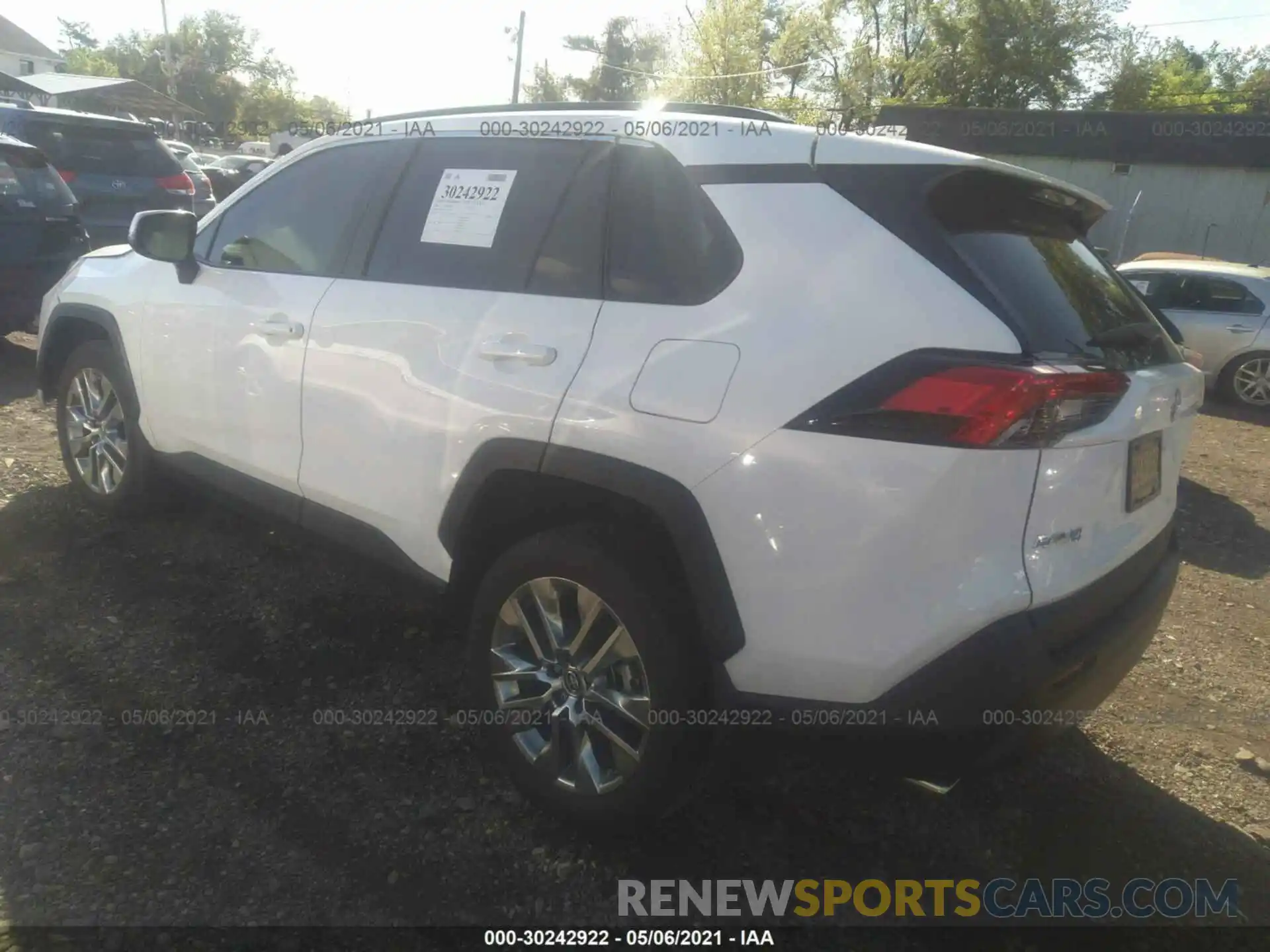 3 Photograph of a damaged car 2T3A1RFV3LW117905 TOYOTA RAV4 2020