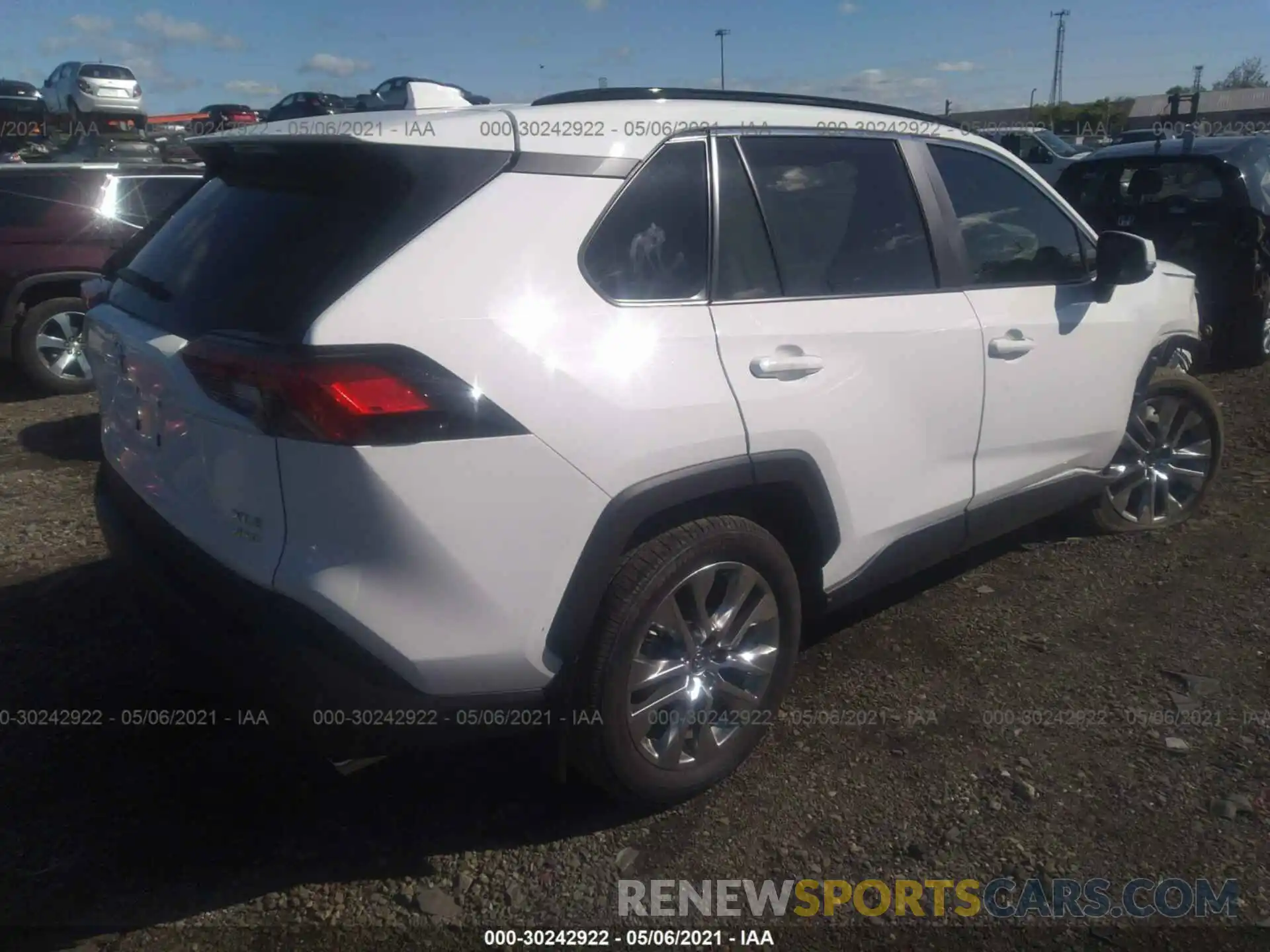 4 Photograph of a damaged car 2T3A1RFV3LW117905 TOYOTA RAV4 2020