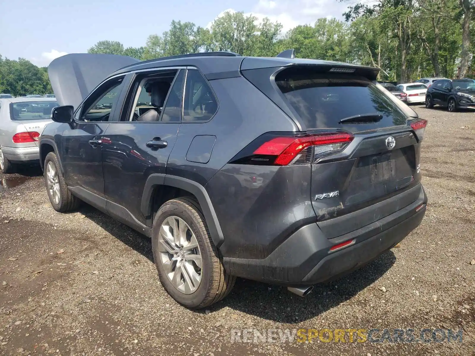 3 Photograph of a damaged car 2T3A1RFV3LW124806 TOYOTA RAV4 2020