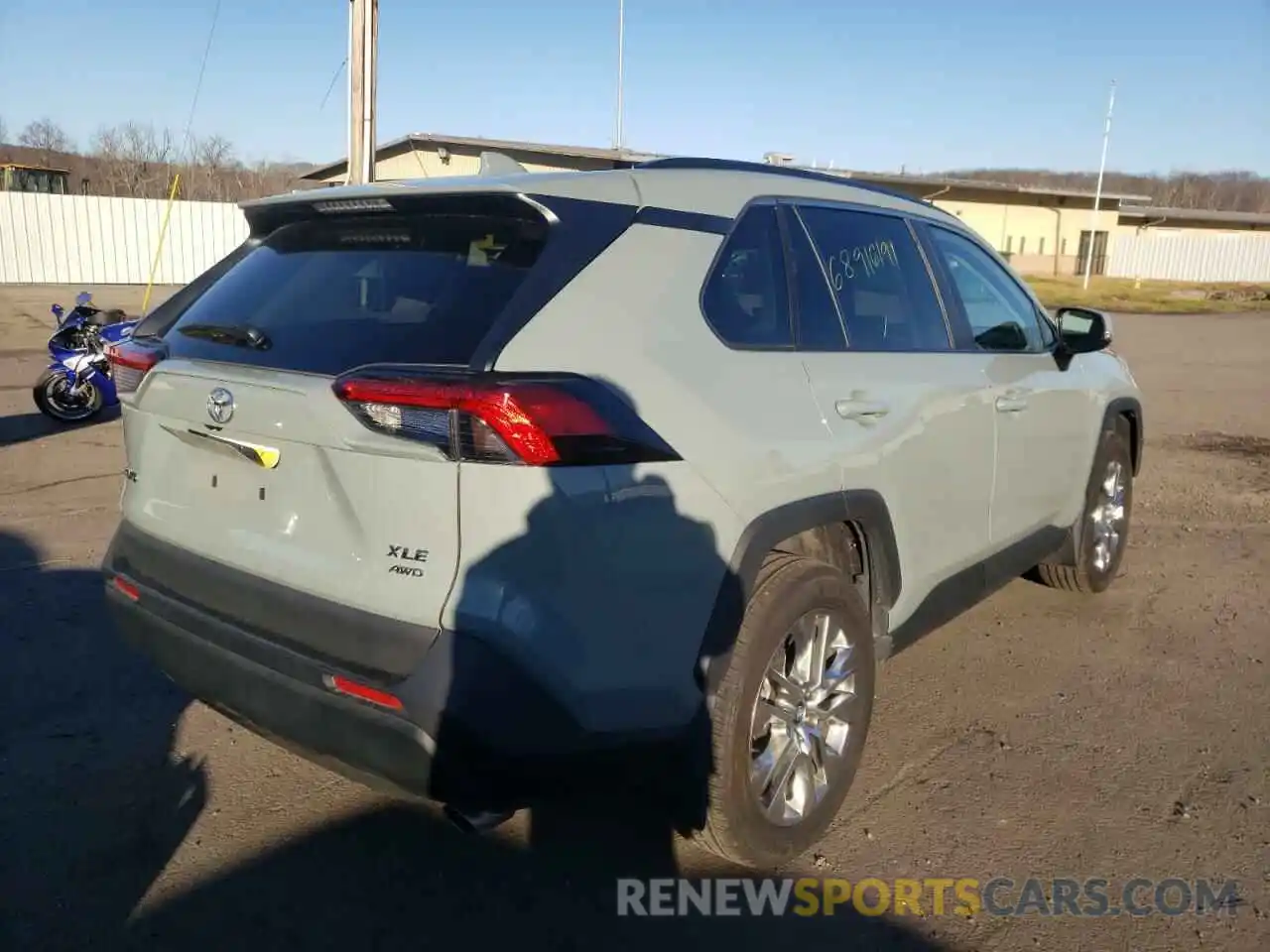 4 Photograph of a damaged car 2T3A1RFV3LW127463 TOYOTA RAV4 2020