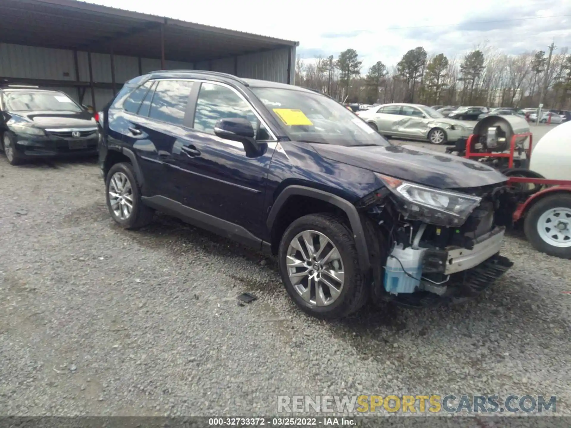 1 Photograph of a damaged car 2T3A1RFV3LW134493 TOYOTA RAV4 2020